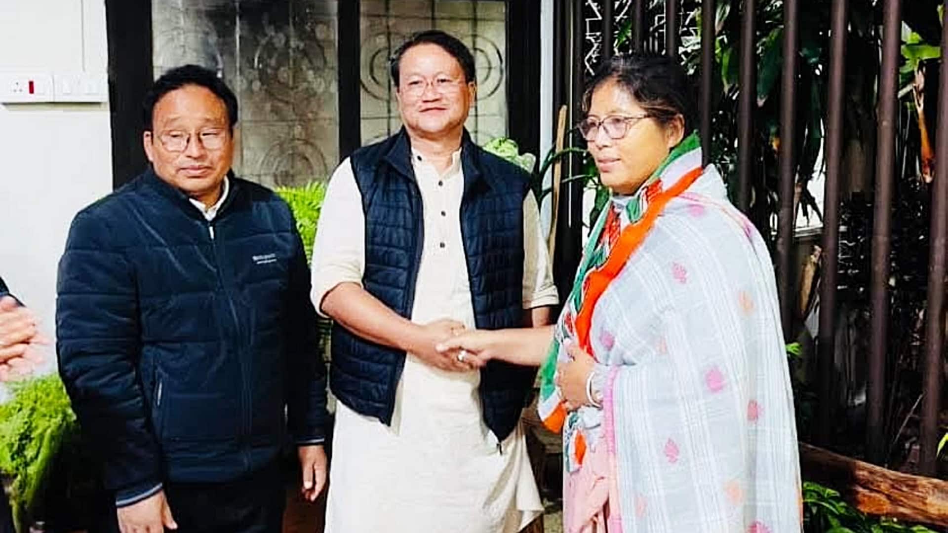 असम में भाजपा की मंत्री नंदिता गोरलोसा कांग्रेस में शामिल, टिकट न मिलने से नाराज