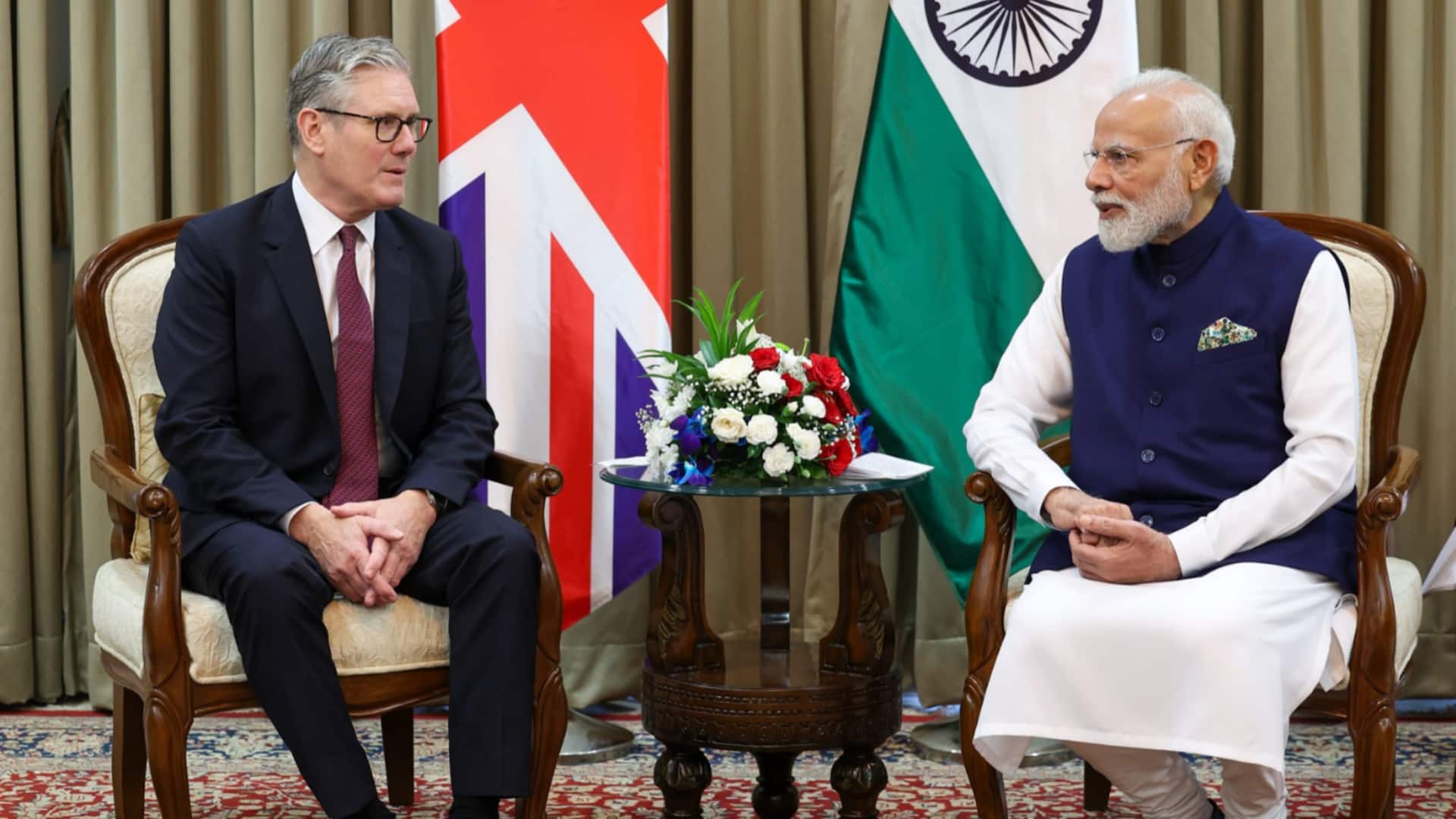 ब्रिटेन के 9 विश्वविद्यालय भारत में खोलेंगे कैंपस, मोदी-स्टार्मर की बैठक में हुए कई समझौते ब्रिटेन के 9 विश्वविद्यालय भारत में खोलेंगे कैंपस, मोदी-स्टार्मर की बैठक में हुए कई समझौते