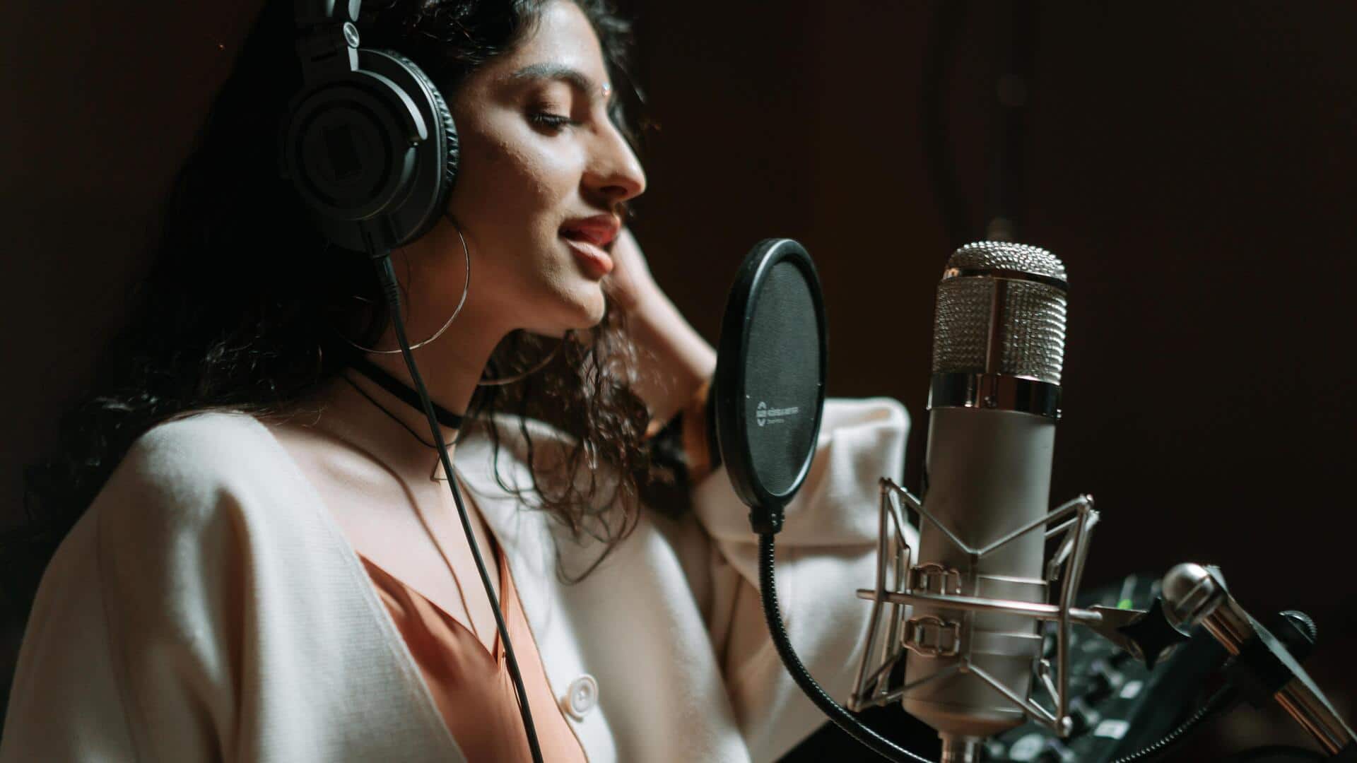 घर पर गाना गाने का इस तरह से करें अभ्यास, हो जाएंगे माहिर