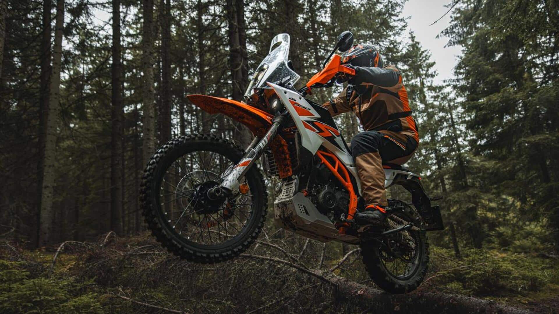 KTM 390 एडवेंचर R भारत में लॉन्च, जानिए स्टैंडर्ड मॉडल से क्या है अलग