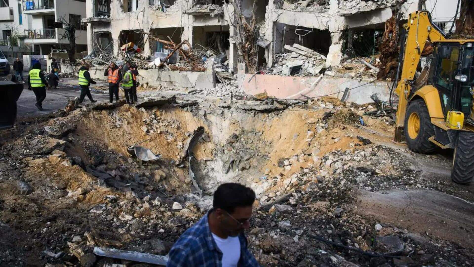 अबू धाबी में मिसाइल के मलबे से 2 की मौत, सऊदी ने 30 ड्रोन नाकाम किए