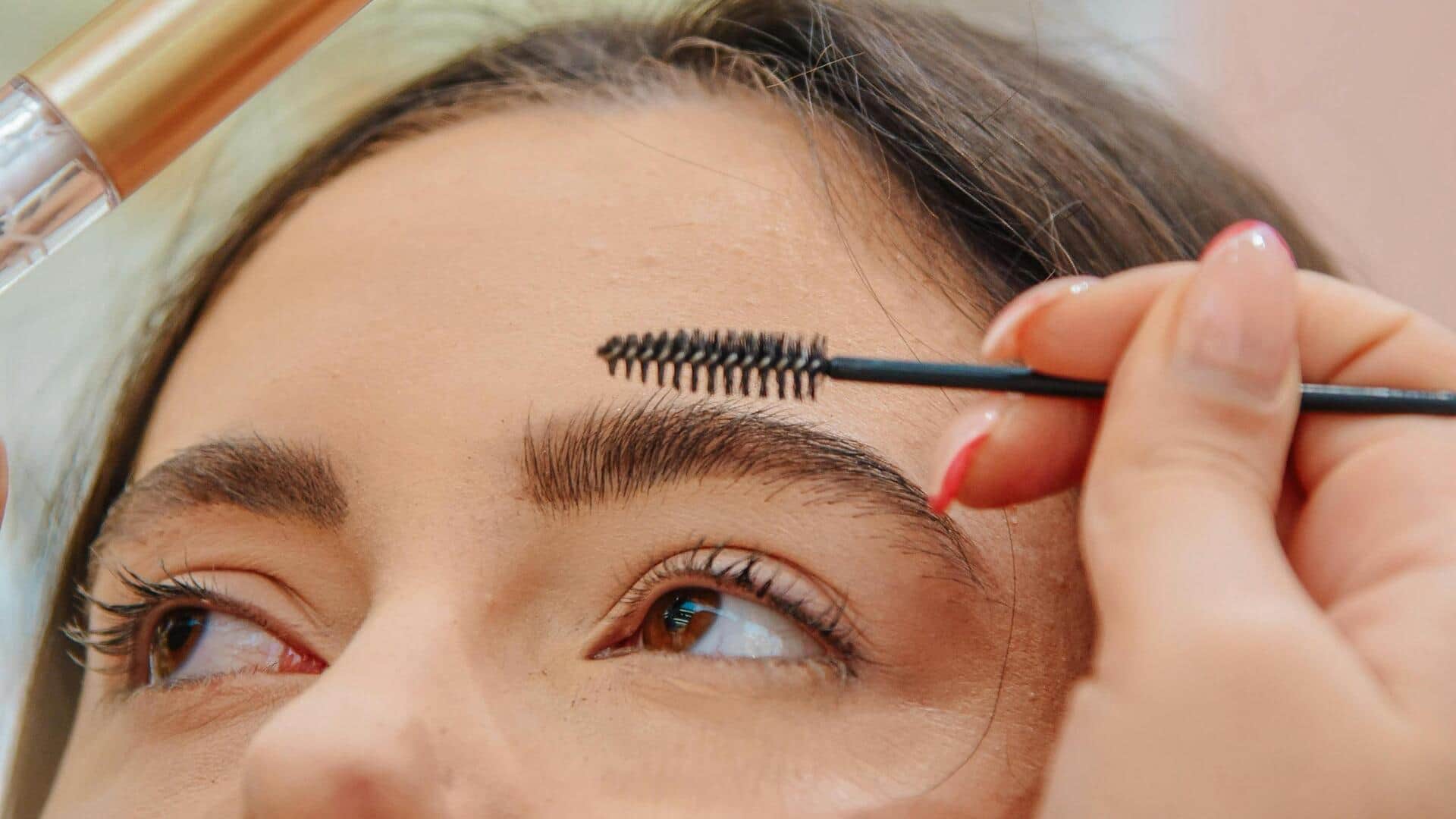 आंखों को आकर्षक बनाने के लिए आजमाएं ये 5 मेकअप ट्रिक्स