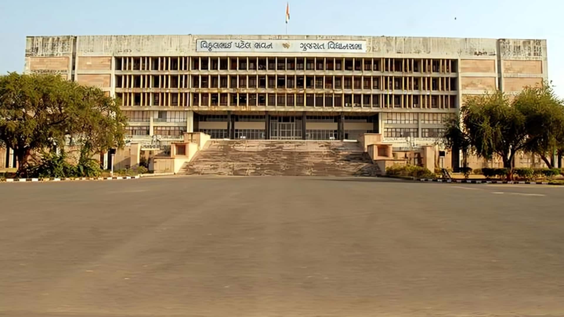 गुजरात सचिवालय में रोजाना 7,000 प्लास्टिक की बोतलों का हो रहा उपयोग, अब पूरी तरह प्रतिबंधित