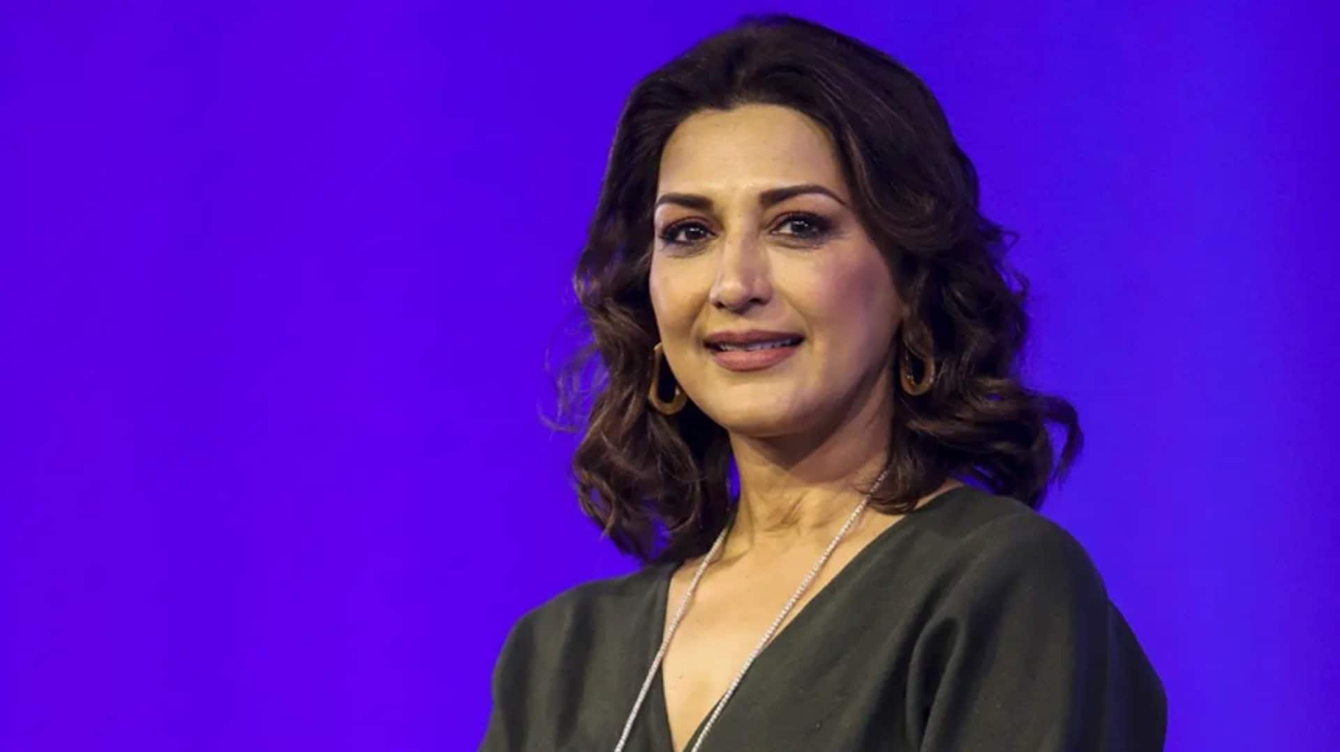 सोनाली बेंद्रे मुश्किल में फंसी, पुणे के किसान ने लगाया धोखाधड़ी करने का आरोप 