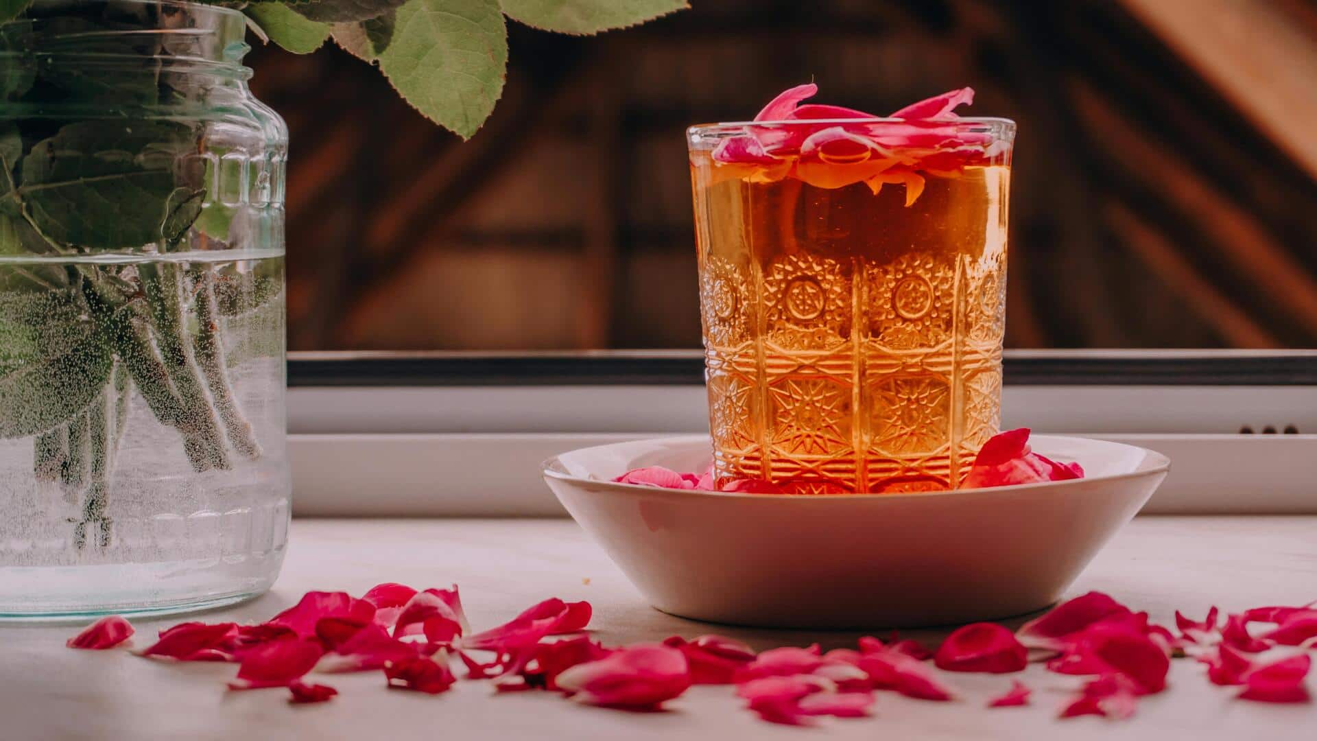 गर्मियों के दौरान गुलाब से बनाएं ये 4 पेय, मिलेगा ठंडक भरा अहसास