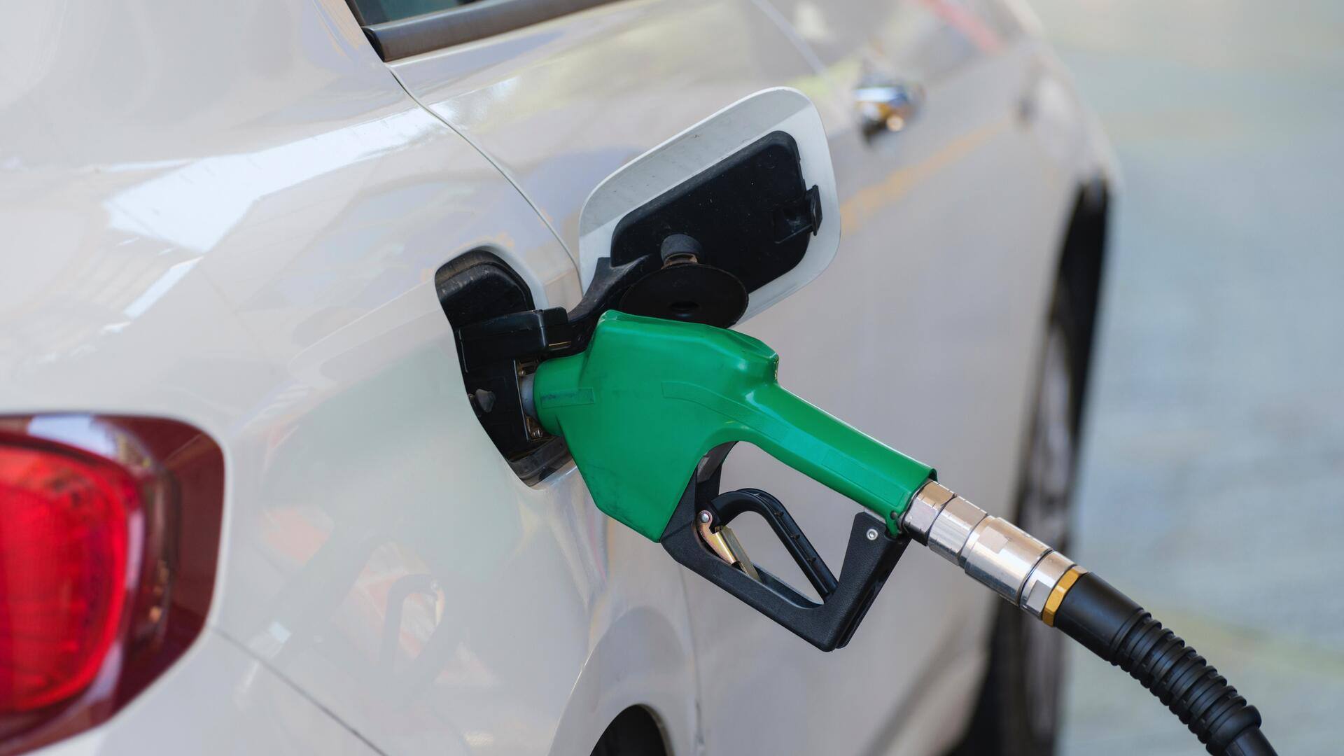 पेट्रोल-डीजल की आज की कीमतें जारी, जानिए कहां क्या है तेल का भाव