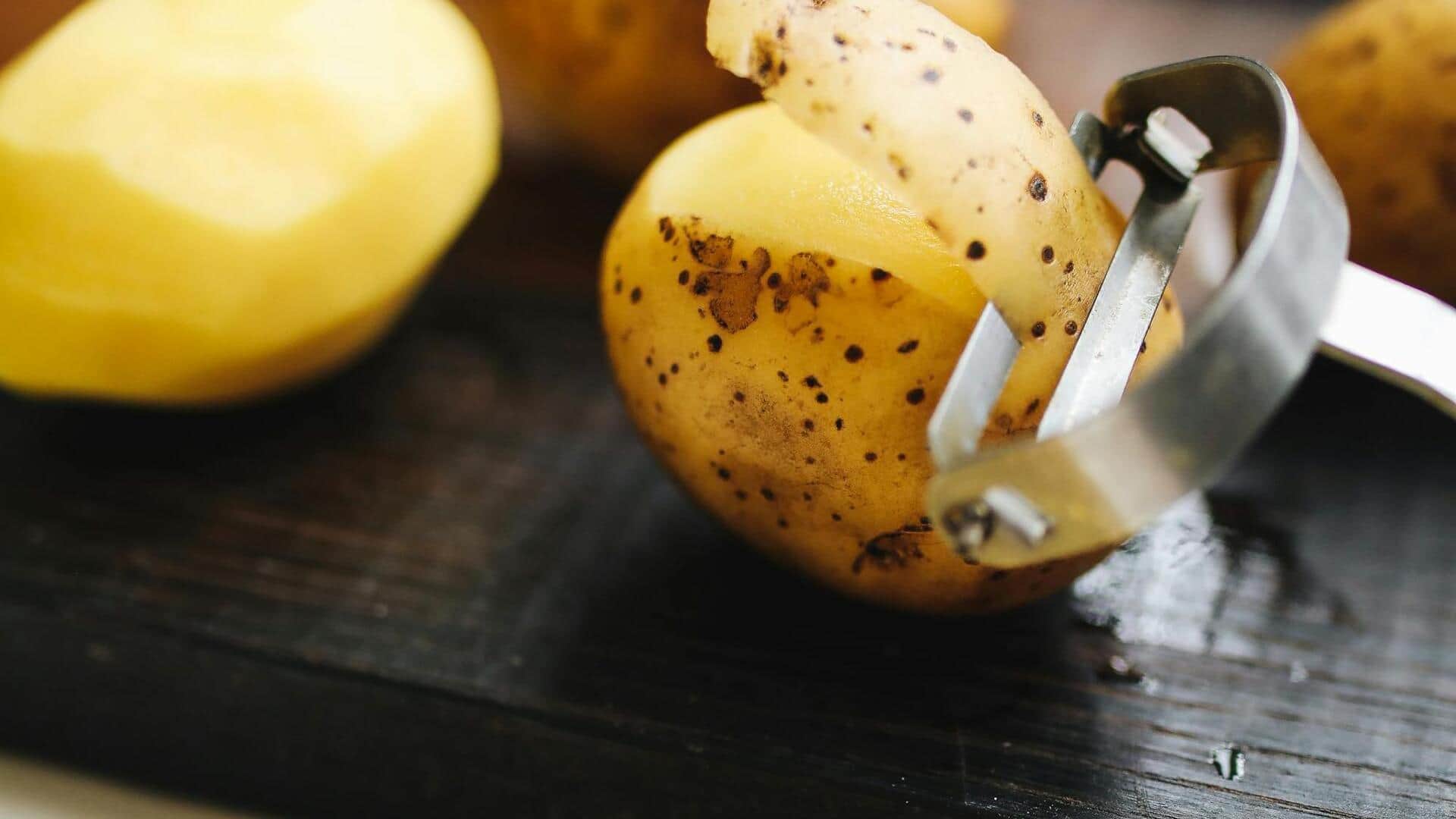 आलू के छिलके फेंकने की बजाय उनसे बना लें ये स्वादिष्ट स्नैक्स, स्वाद होता है लाजवाब