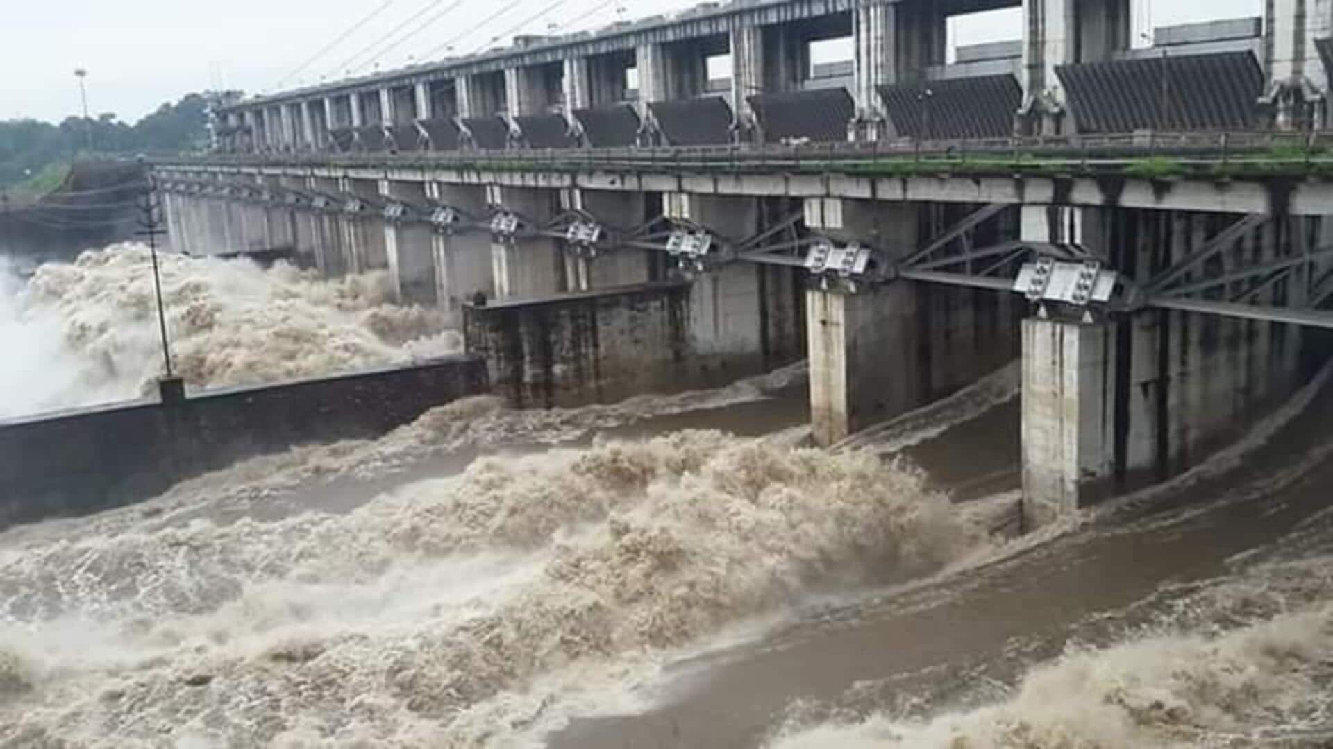 भारी बारिश से कई राज्यों में बाढ़ के हालात, उफान पर नदी-नाले भारी बारिश से कई राज्यों में बाढ़ के हालात, उफान पर नदी-नाले
