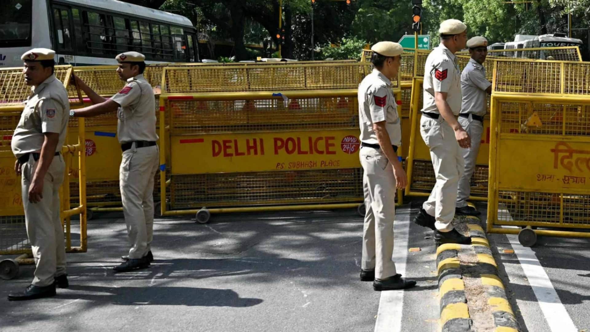 दिल्ली पुलिस ने कॉकरोच जनता पार्टी को नहीं दी प्रदर्शन की अनुमति, वजह भी बताई