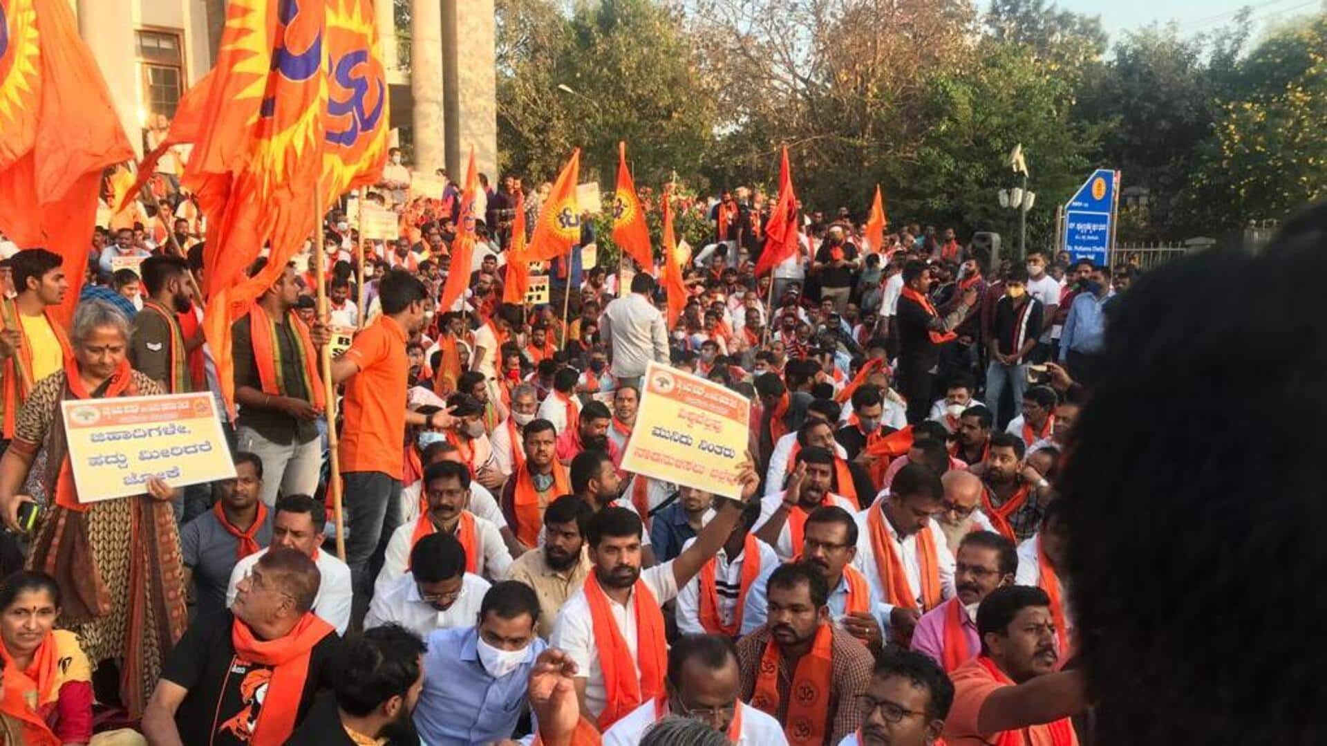 तेलंगाना: हैदराबाद में कांग्रेस के खिलाफ बजरंग दल का प्रदर्शन, हिरासत में लिए गए कार्यकर्ता