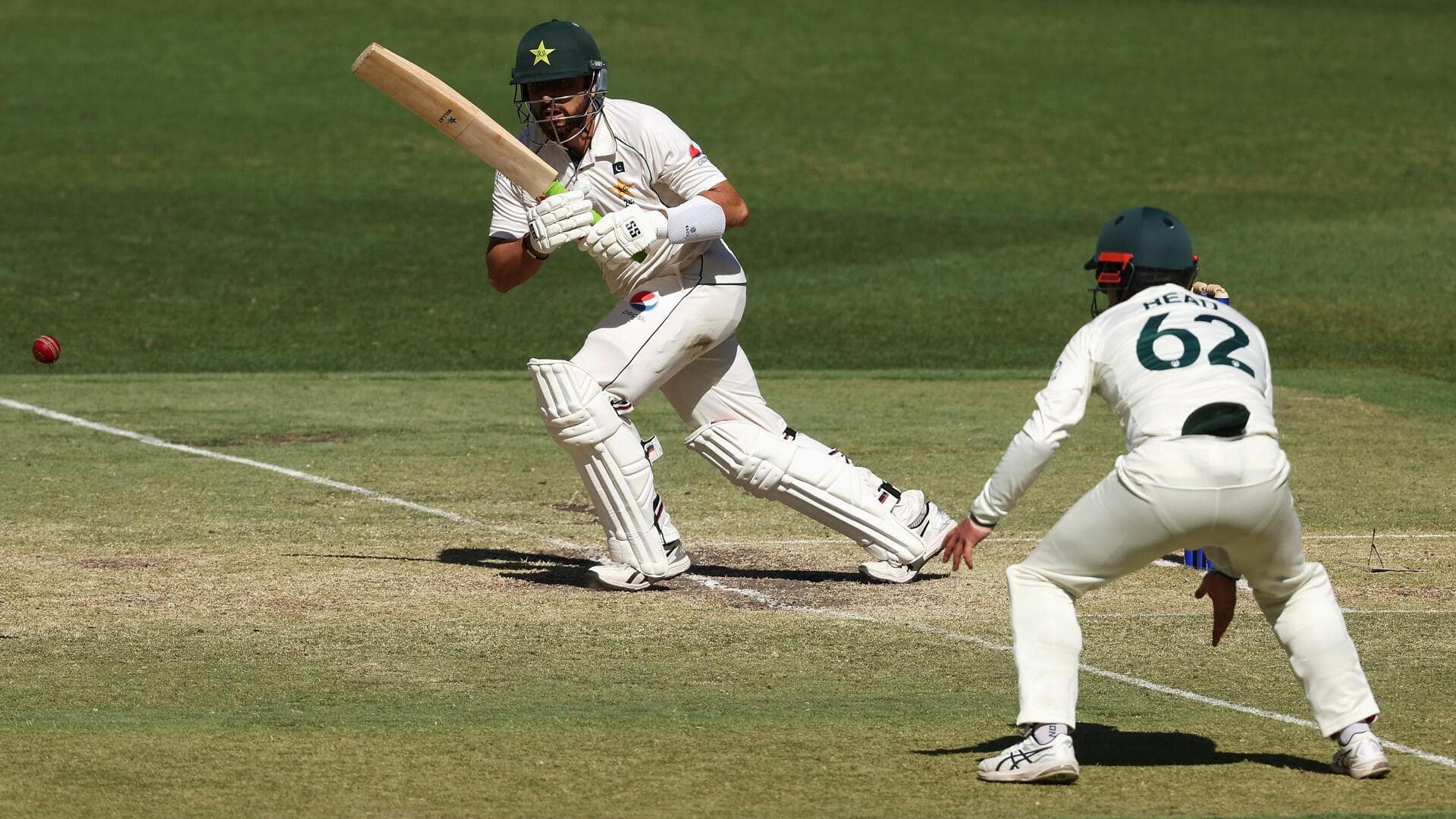 ऑस्ट्रेलिया बनाम पाकिस्तान: आघा सलमान ने जड़ा 5वां टेस्ट अर्धशतक, जानिए उनके आंकड़े