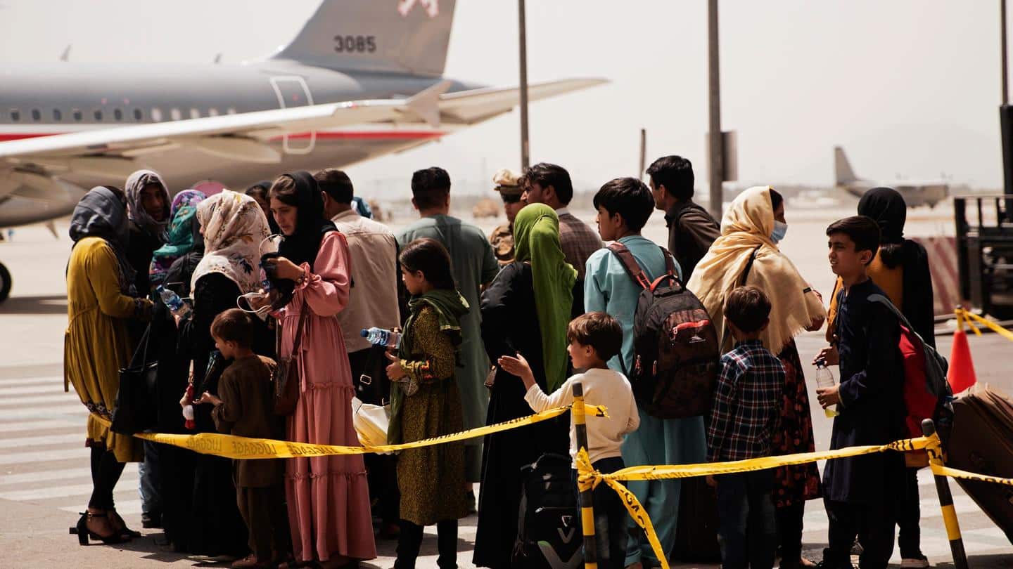 गुप्त समझौते के तहत अमेरिकी नागरिकों को काबुल हवाई अड्डे तक पहुंचा रहा था तालिबान