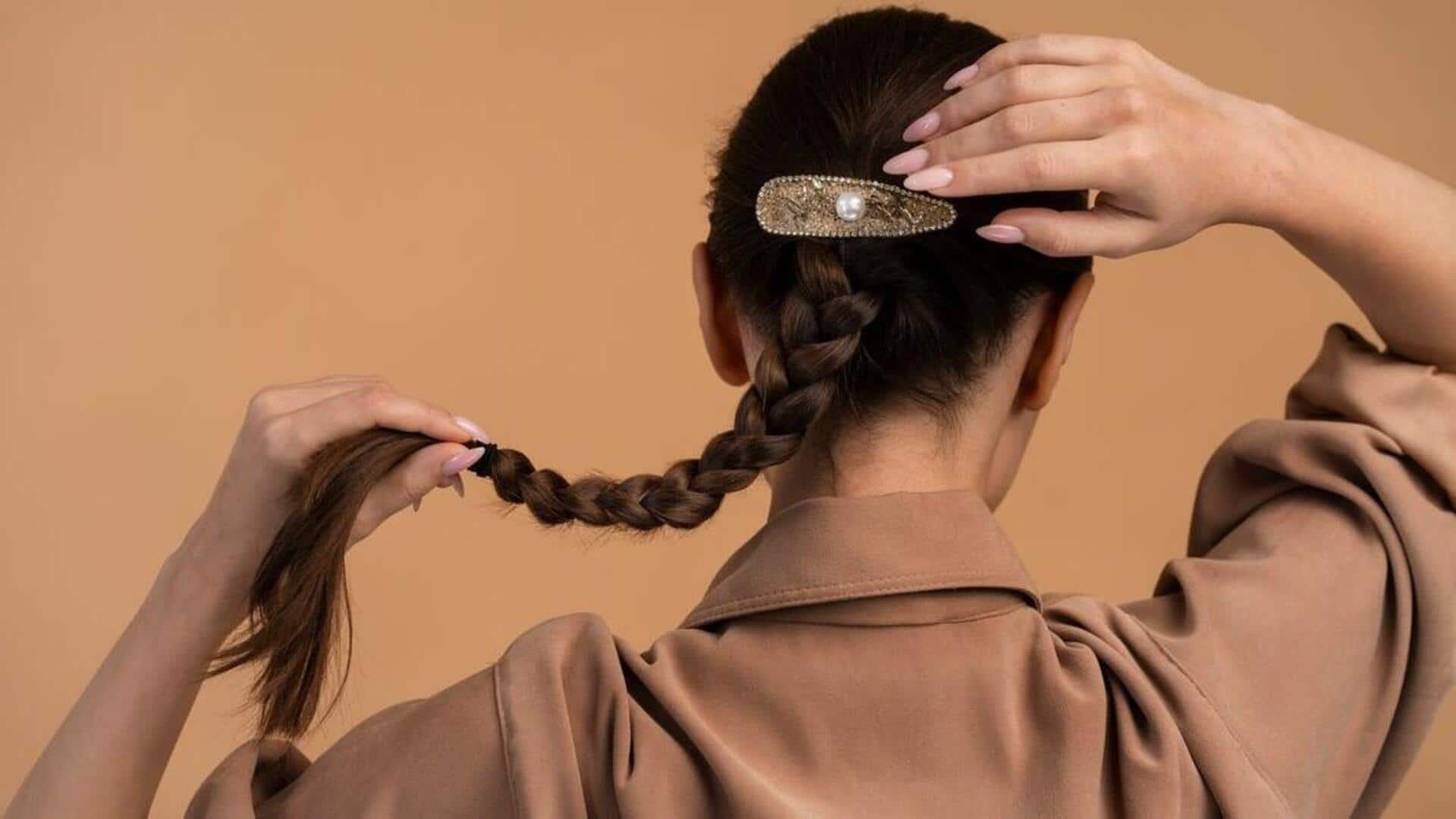 गर्मियों के दौरान महिलाएं बनाएं ये 5 हेयरस्टाइल, लुक लगेगा स्टाइलिश और आरामदायक गर्मियों के दौरान महिलाएं बनाएं ये 5 हेयरस्टाइल, लुक लगेगा स्टाइलिश और आरामदायक