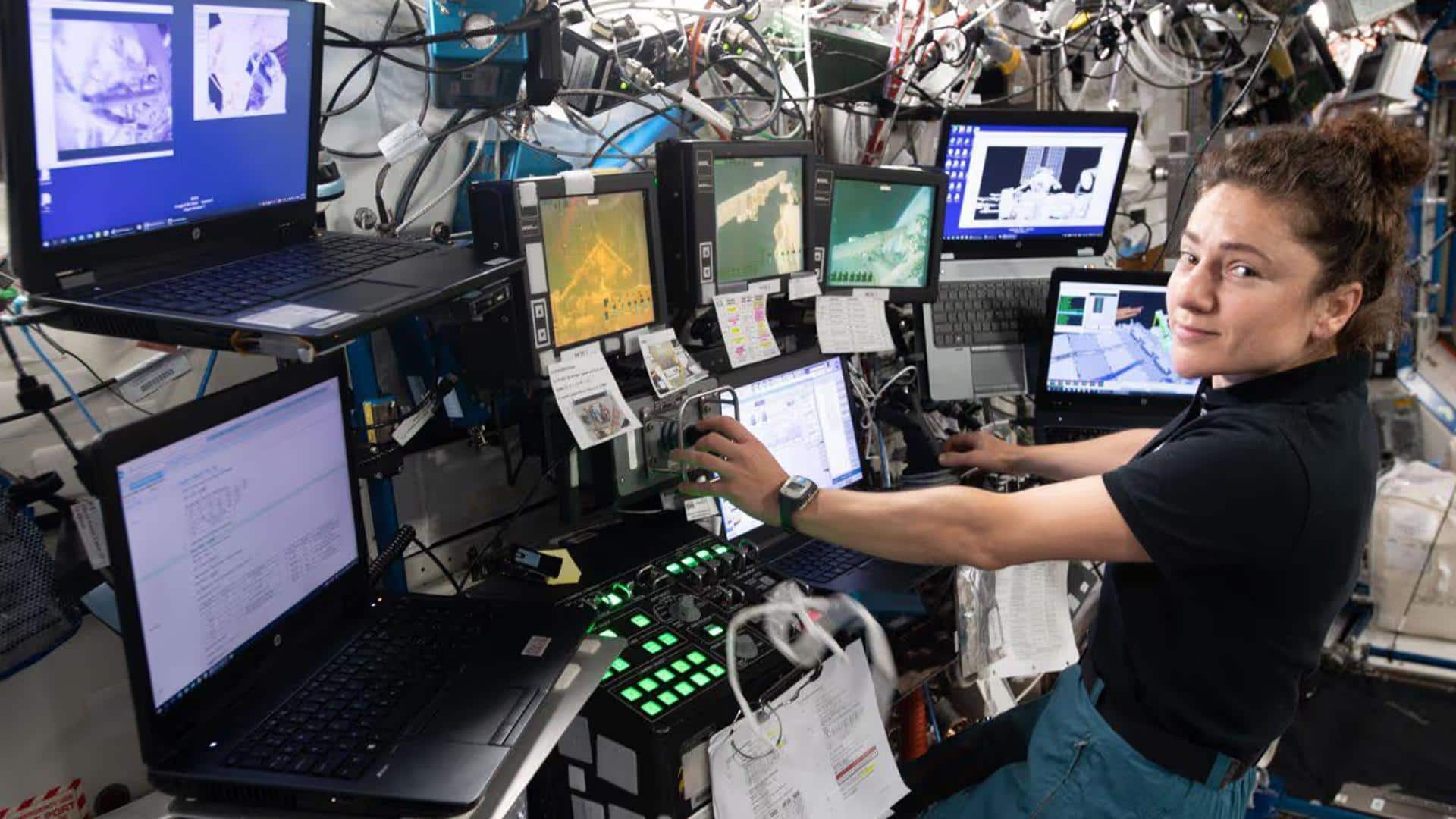 अंतरिक्ष में अब और तेज होगा काम, नासा ISS पर लैपटॉप कर रही अपग्रेड