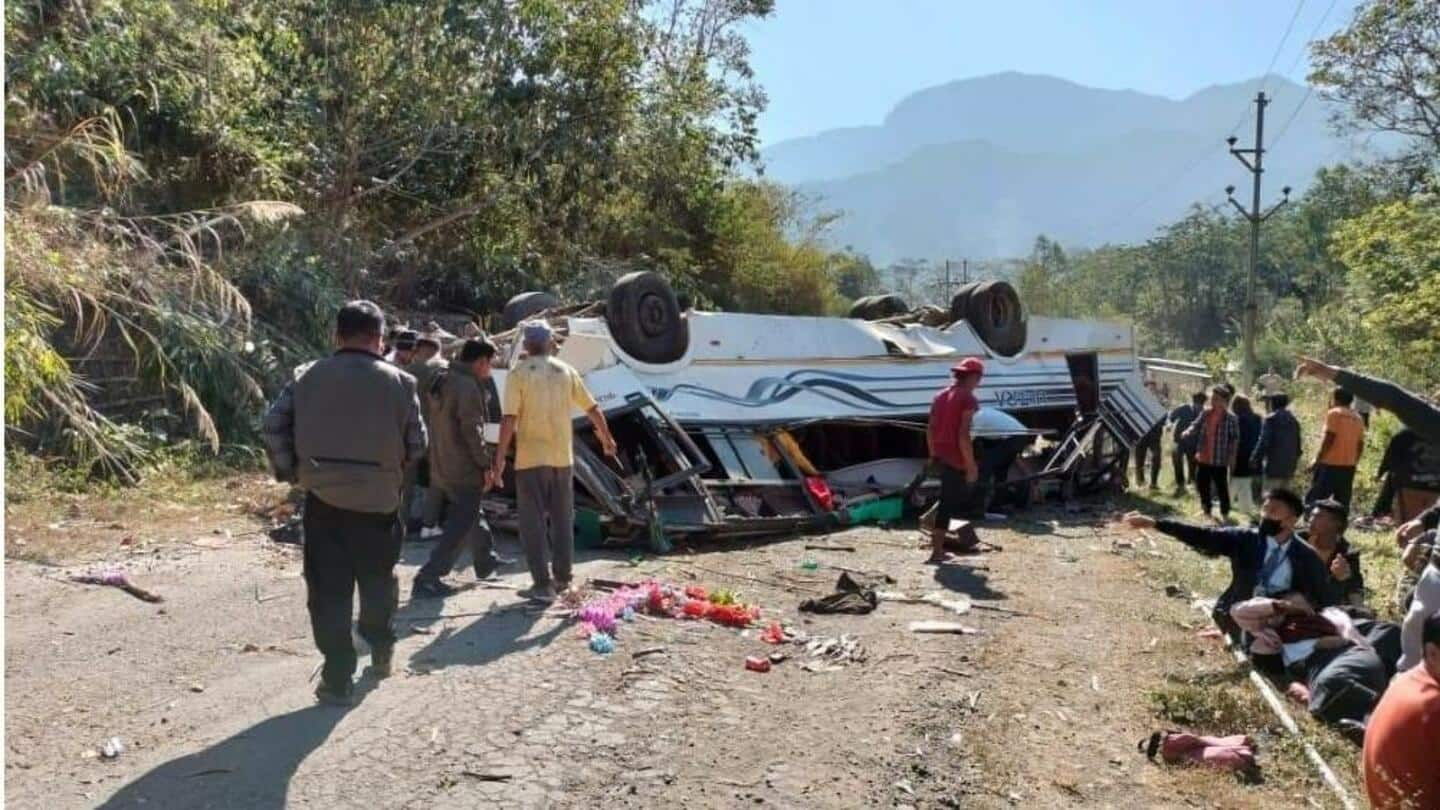 मणिपुरः स्कूल बस अनियंत्रित होकर पलटी, 15 से अधिक छात्रों की मौत की आशंका