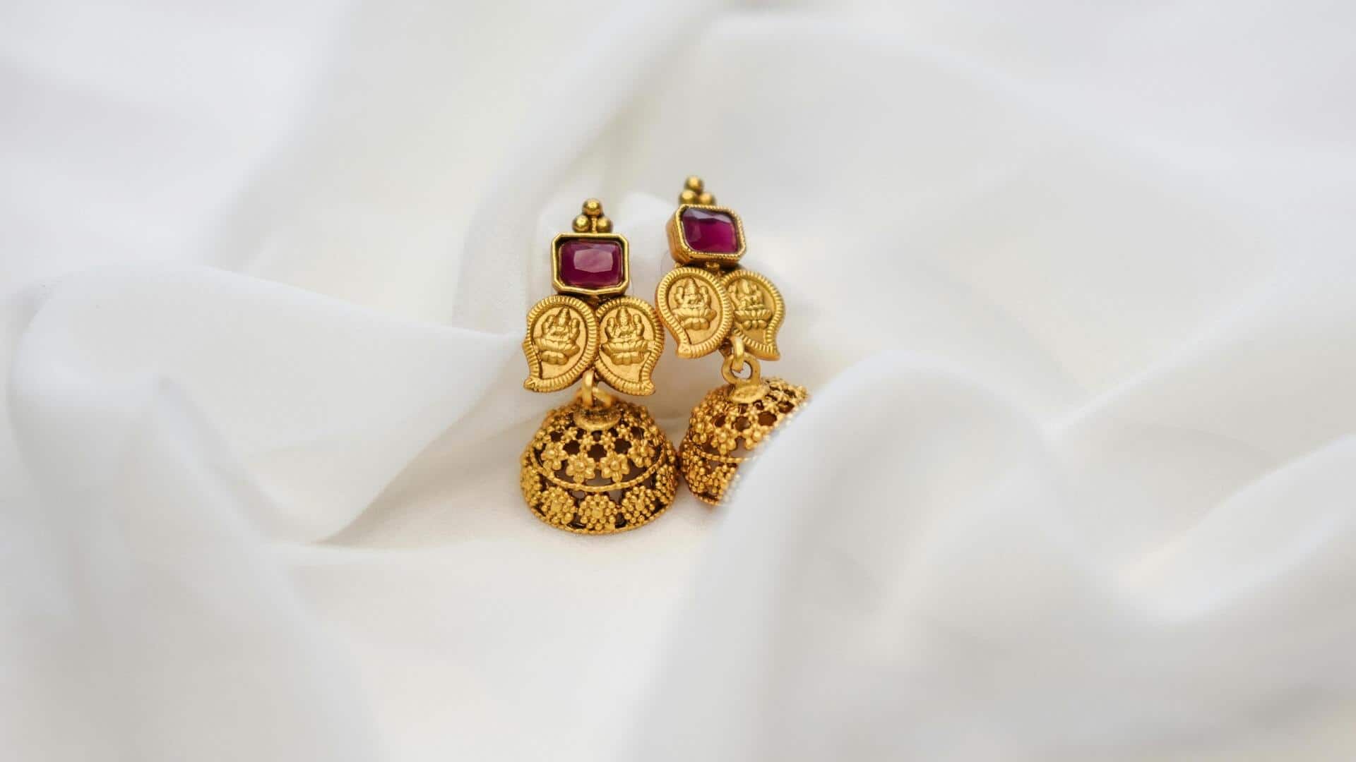 नई दुल्हनों का श्रृंगार इन गहनों के बिना माना जाता है अधूरा, पहनकर लगेंगी सुंदर