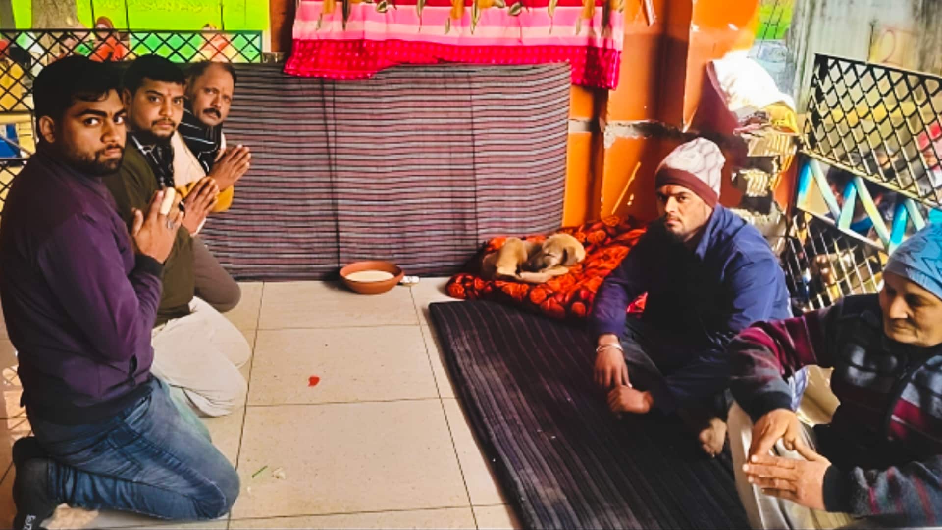 उत्तर प्रदेश: कुत्ते की पूजा करने लगे लोग, हनुमान प्रतिमा की 4 दिन की थी परिक्रमा