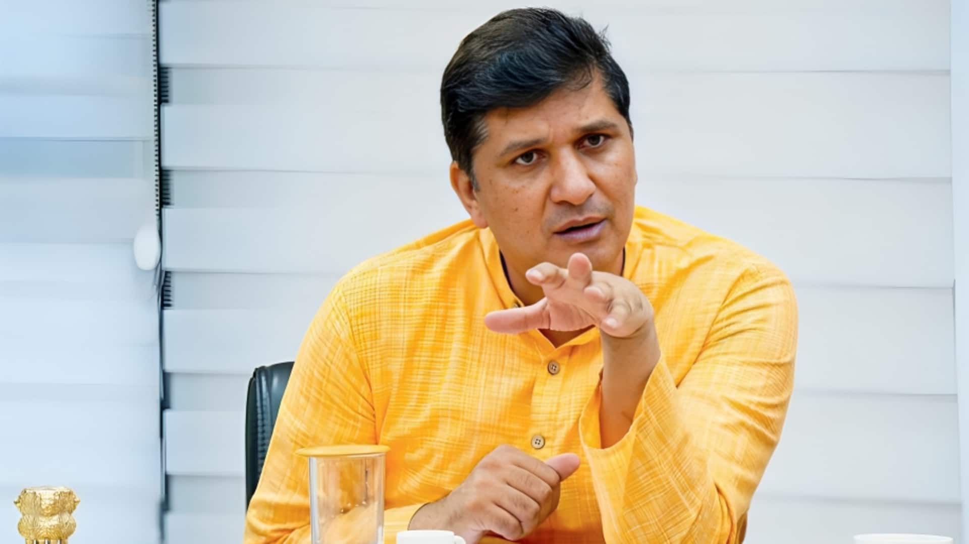 AAP नेता सौरभ भारद्वाज के आवास समेत 12 ठिकानों पर ED का छापा, क्या है आरोप?