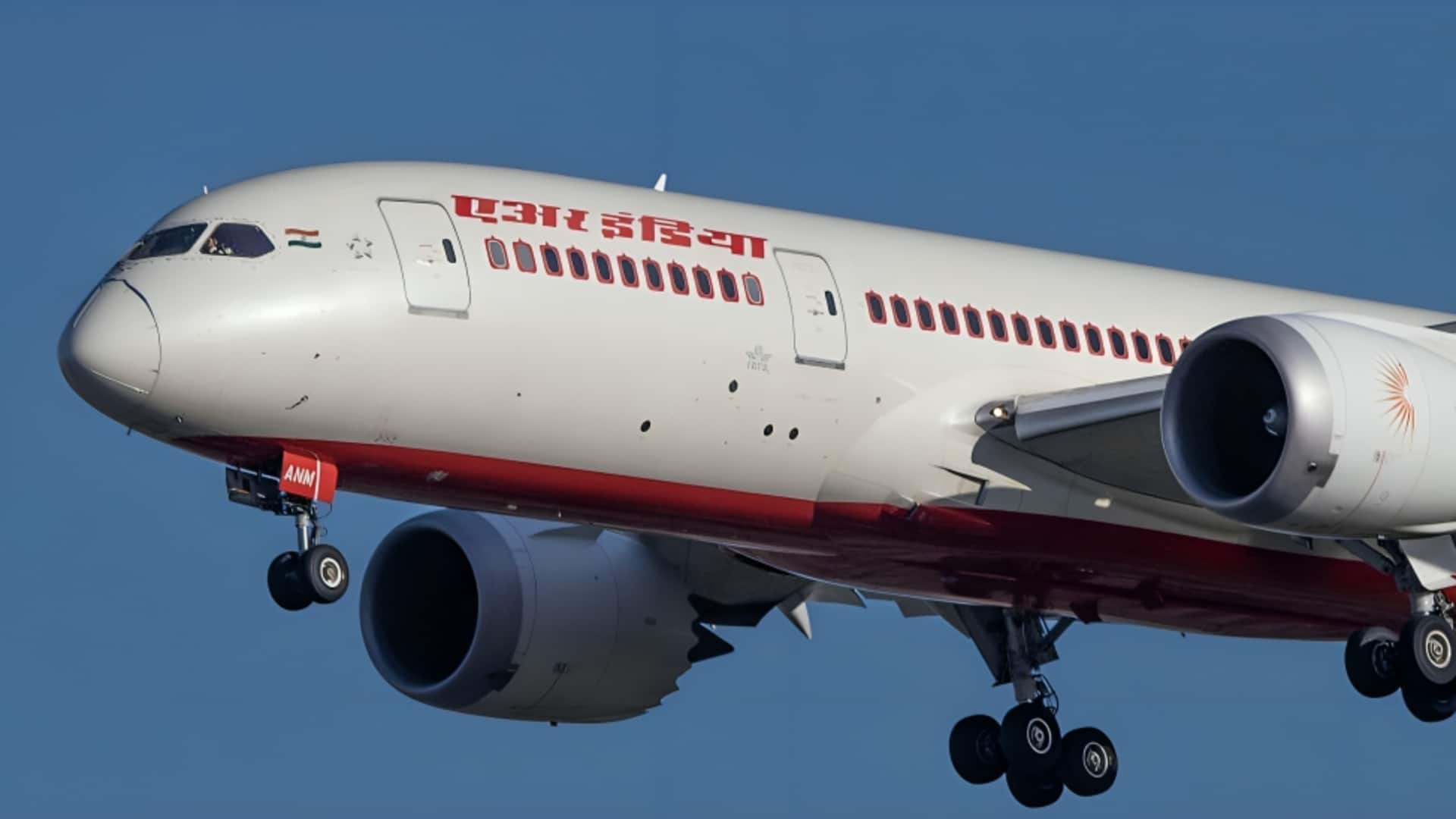 एयर इंडिया ने घरेलू और अंतरराष्ट्रीय उड़ानों का किराया बढ़ाया, जानिए कितना बढ़ेगा बोझ