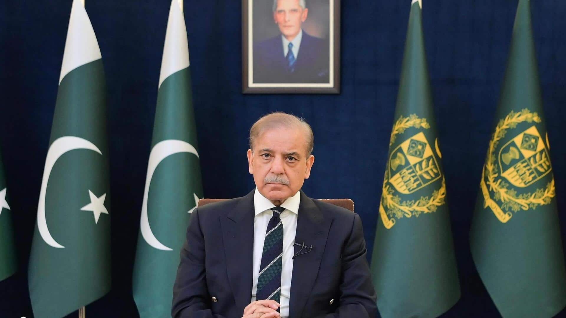 पाकिस्तान: ईंधन बचाने के लिए स्कूल और दफ्तर बंद, अधिकारियों के वेतन में कटौती