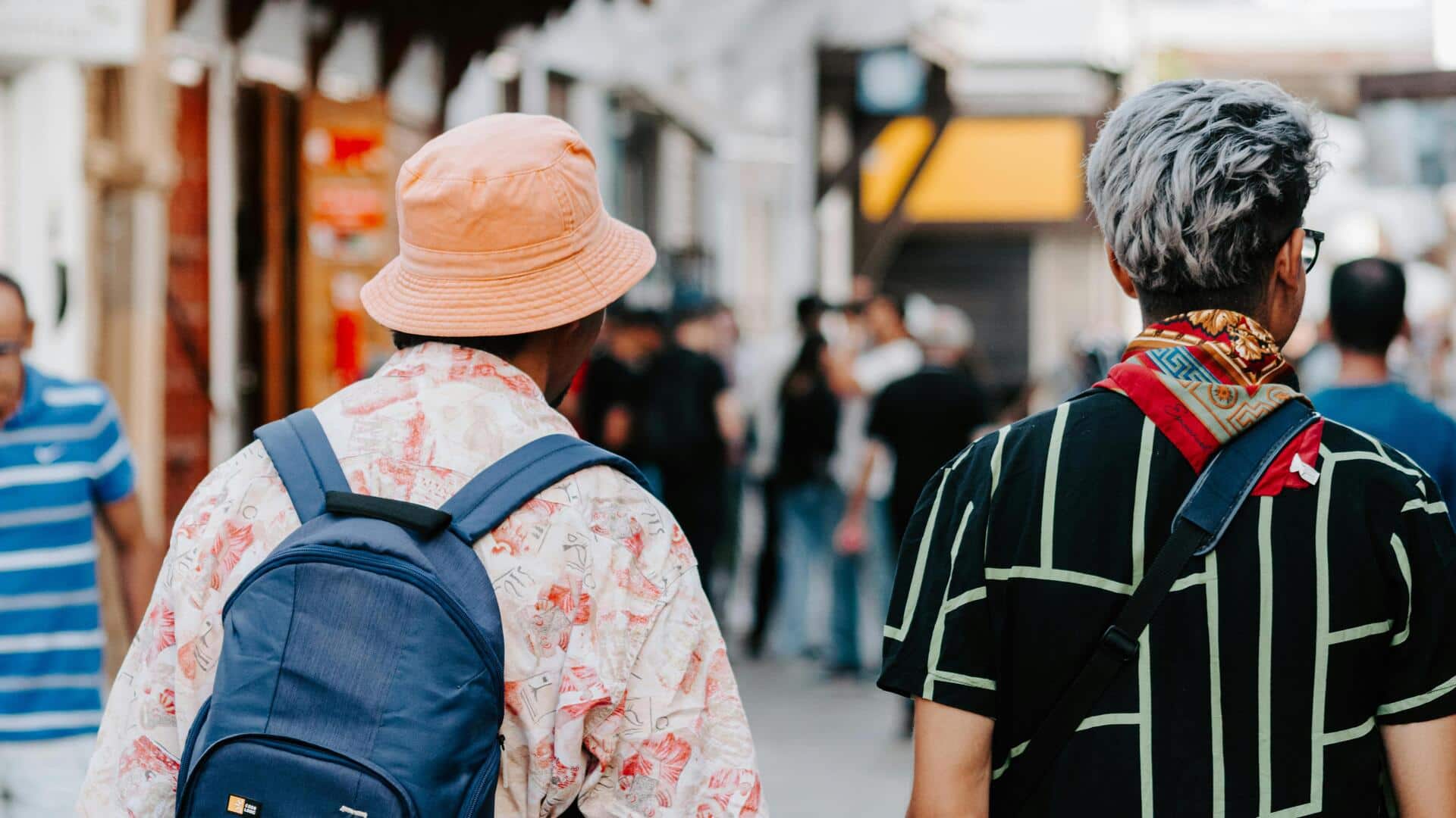 यात्रा का आनंद लेना चाहते हैं? इन 5 तरीकों से यात्रा होगी बजट अनुकूल