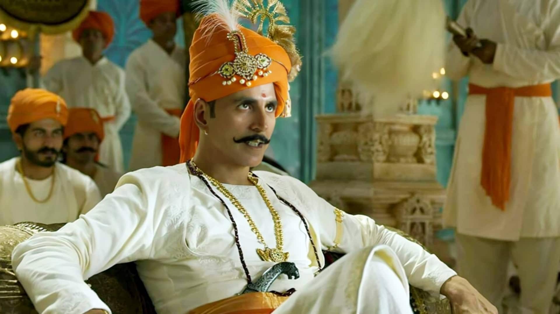 अक्षय कुमार ने 'सम्राट पृथ्वीराज' में 'नकली मूंछ' लगाने पर तोड़ी चुप्पी- मुझे माफ कर दें