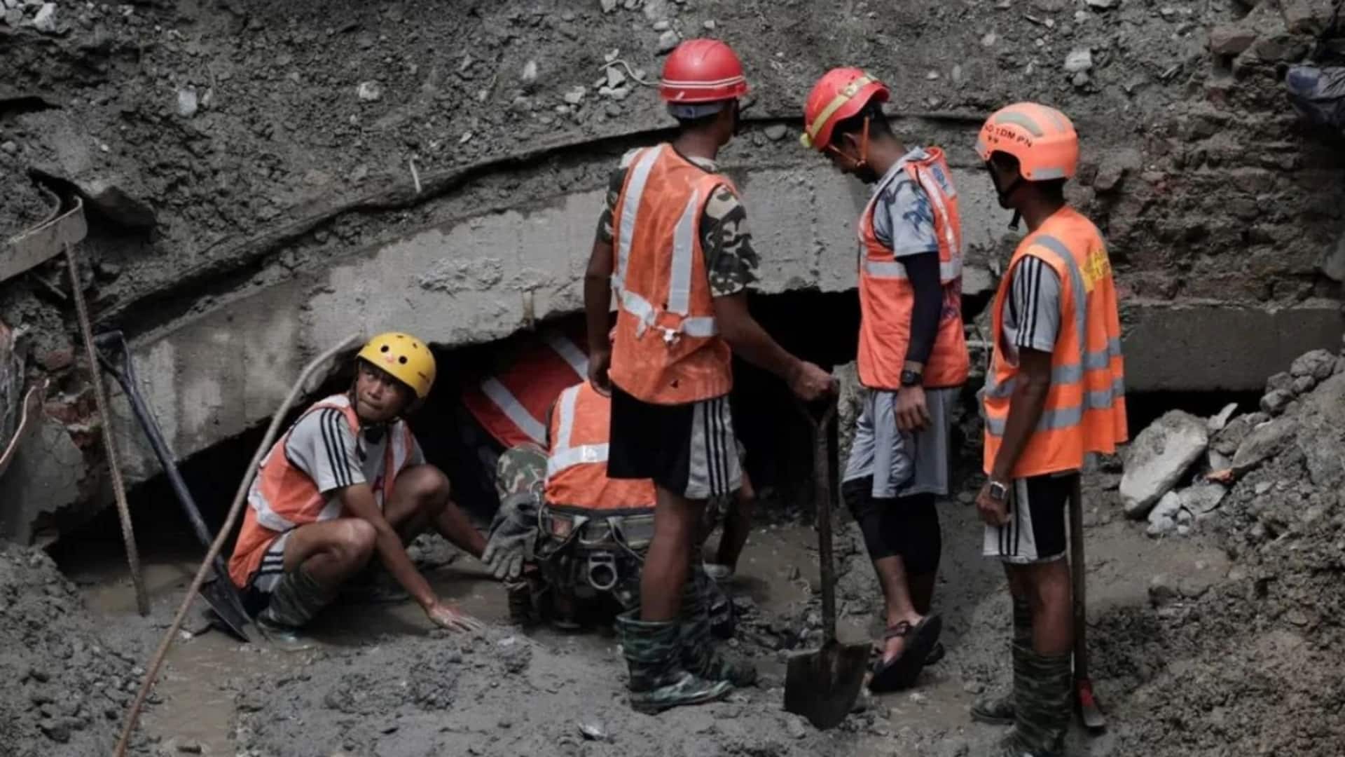 नेपाल: सुरंग में फंसे मजदूर 9 दिन बाद कैसे 'चमत्कारी' तरीके से बचाए गए?