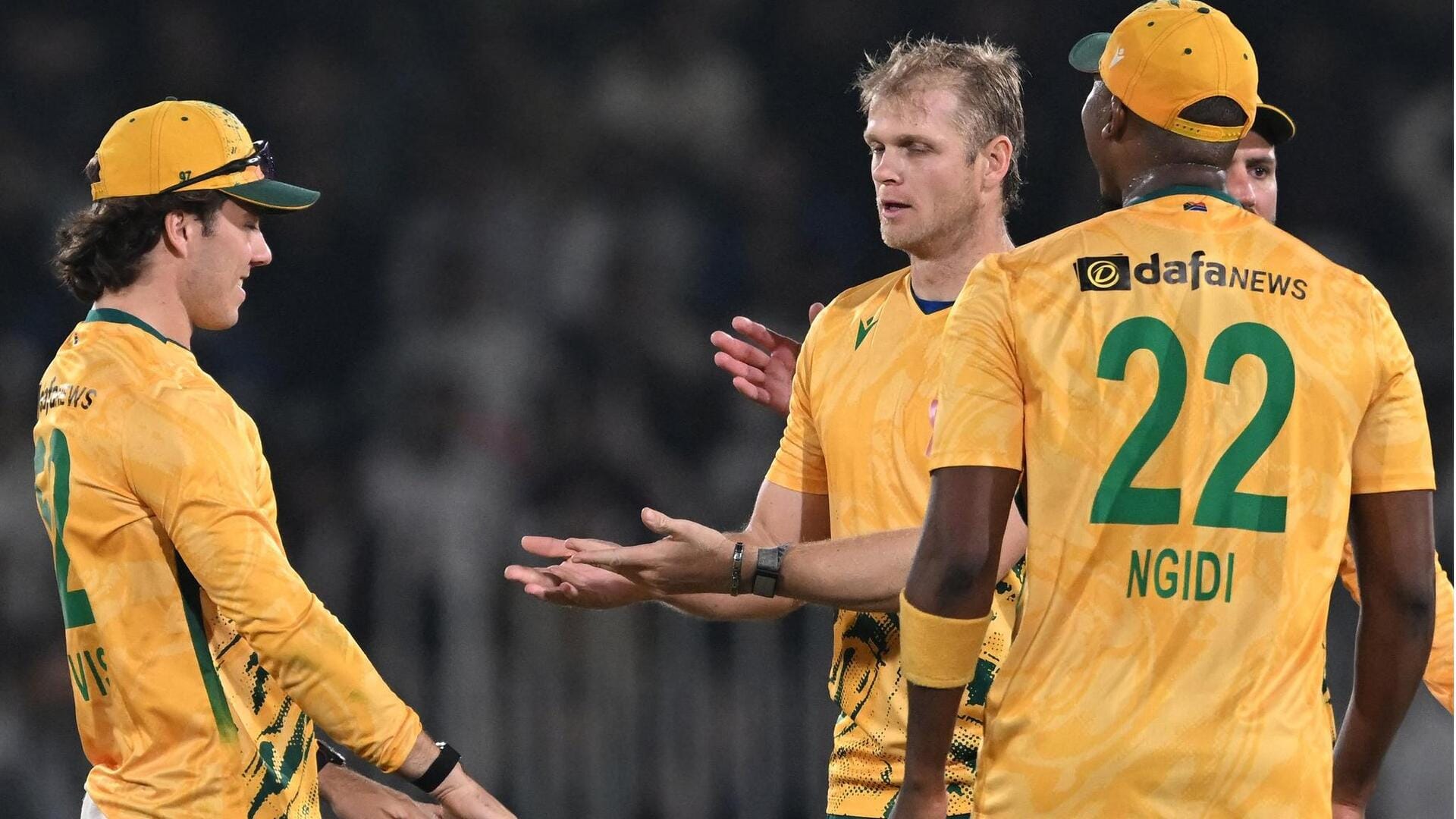 पाकिस्तान बनाम दक्षिण अफ्रीका: कॉर्बिन बॉश ने पहले टी-20 में लिए 4 विकेट, जानिए उनके आंकड़े पाकिस्तान बनाम दक्षिण अफ्रीका: कॉर्बिन बॉश ने पहले टी-20 में लिए 4 विकेट, जानिए उनके आंकड़े