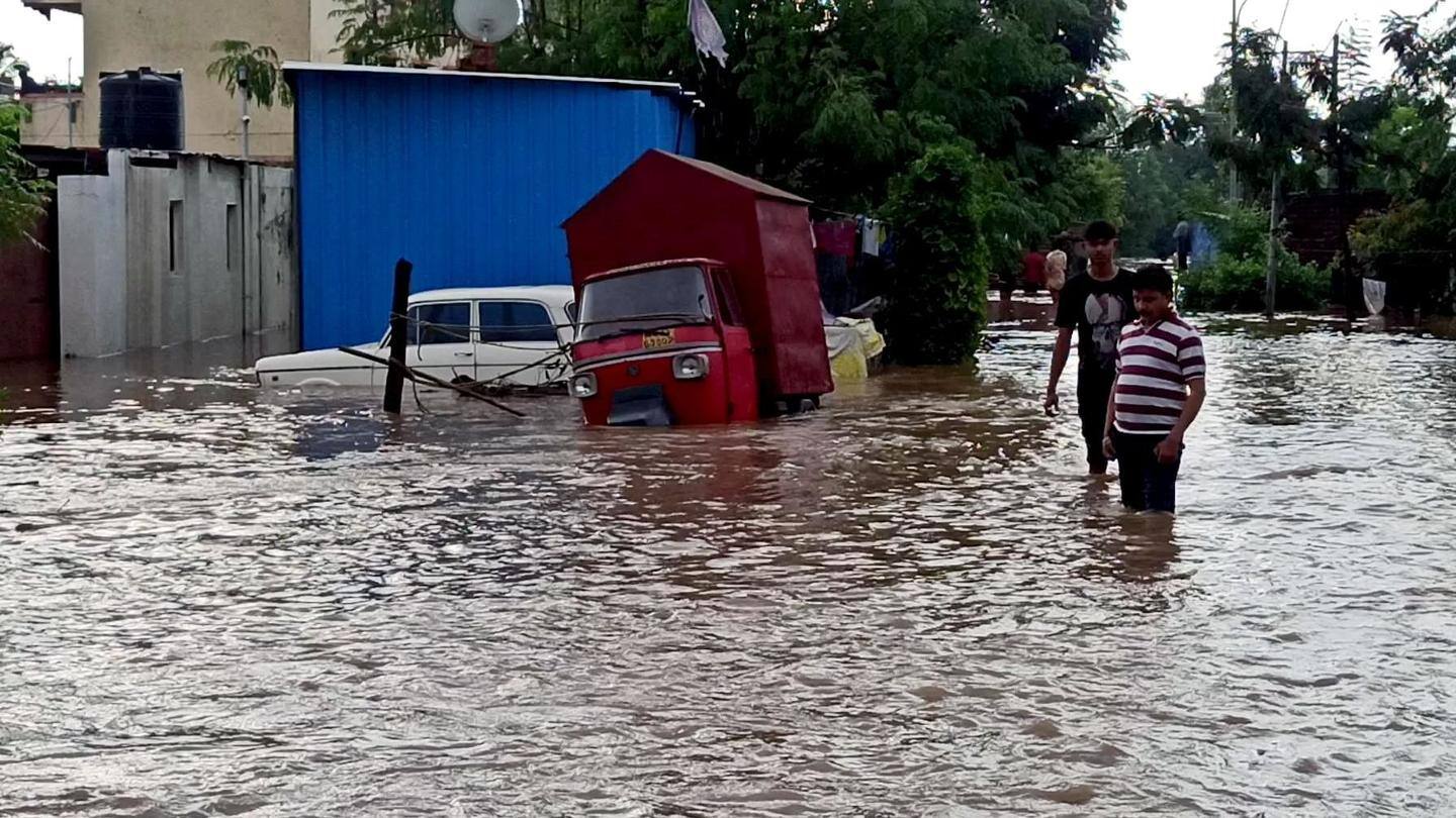 कई इलाके पूरी तरह जलमग्न कई इलाके पूरी तरह जलमग्न