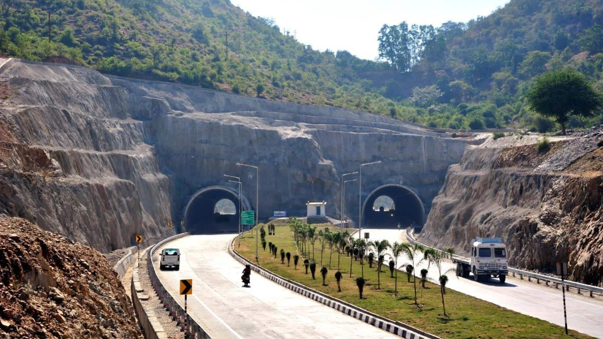 सरकार ने हाइवे पर 50 फीसदी घटाया टोल शुल्क, जानिए कहां मिलेगी राहत सरकार ने हाइवे पर 50 फीसदी घटाया टोल शुल्क, जानिए कहां मिलेगी राहत