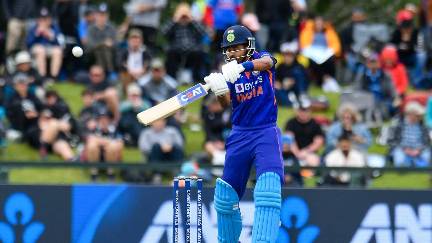 तीसरा वनडे: न्यूजीलैंड के खिलाफ भारतीय टीम 219 रन बनाकर सिमटी, सुंदर ने लगाया अर्धशतक
