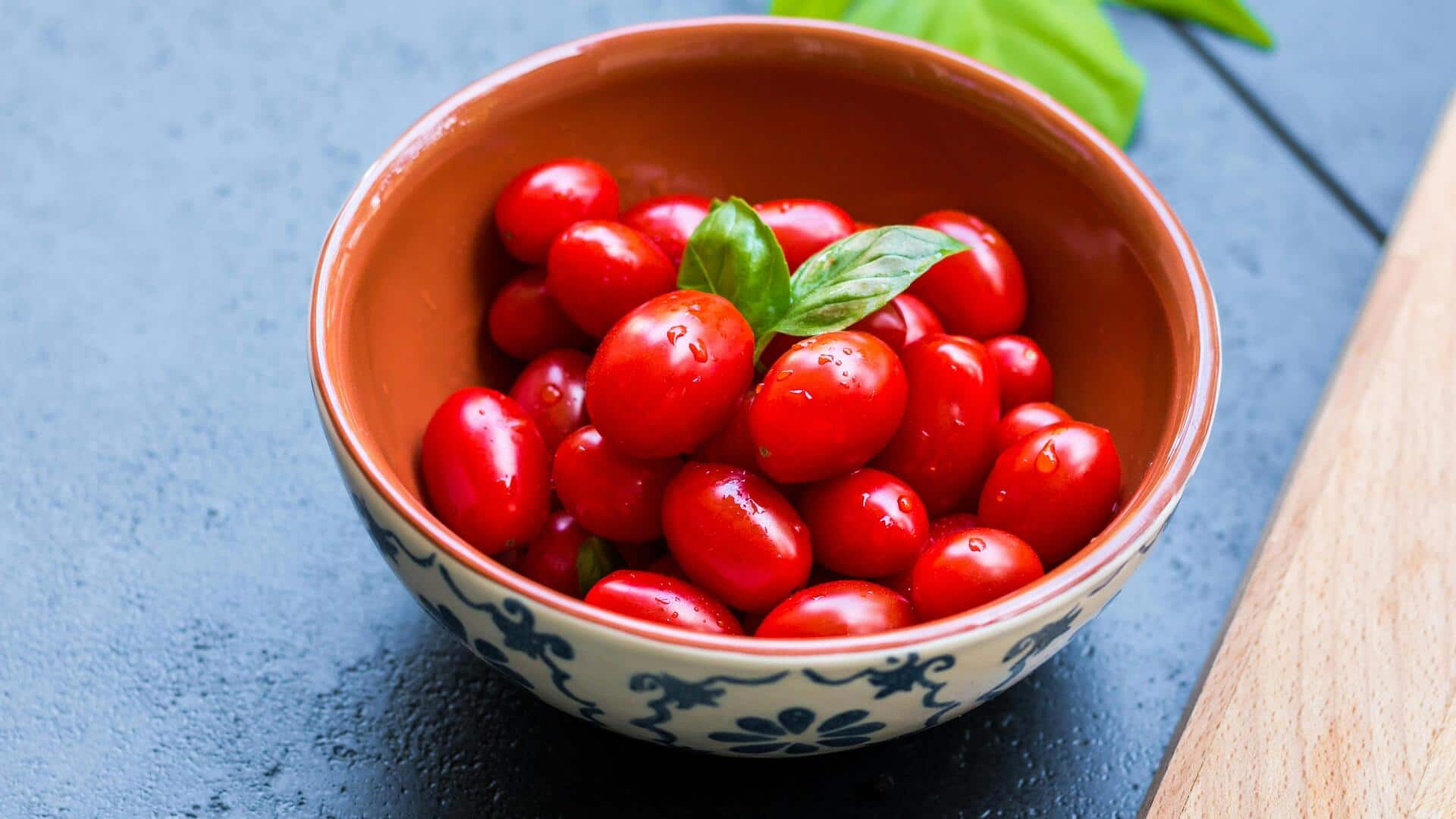 अपने बालकनी गार्डन में आसानी से उगा सकते हैं चेरी टमाटर, जानिए तरीका