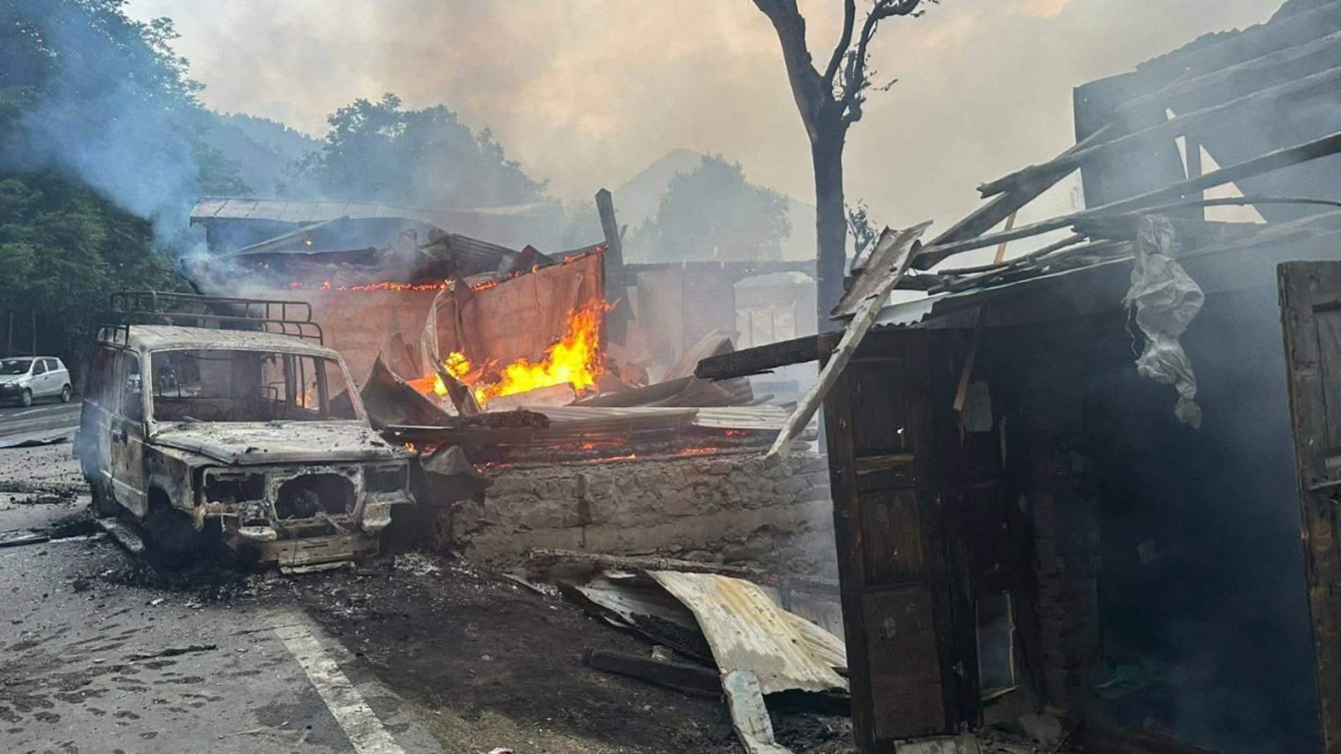 'ऑपरेशन सिंदूर' से बौखलाए पाकिस्तान ने LoC पर की गोलीबारी, बच्चों समेत 15 लोगों की मौत 'ऑपरेशन सिंदूर' से बौखलाए पाकिस्तान ने LoC पर की गोलीबारी, बच्चों समेत 15 लोगों की मौत