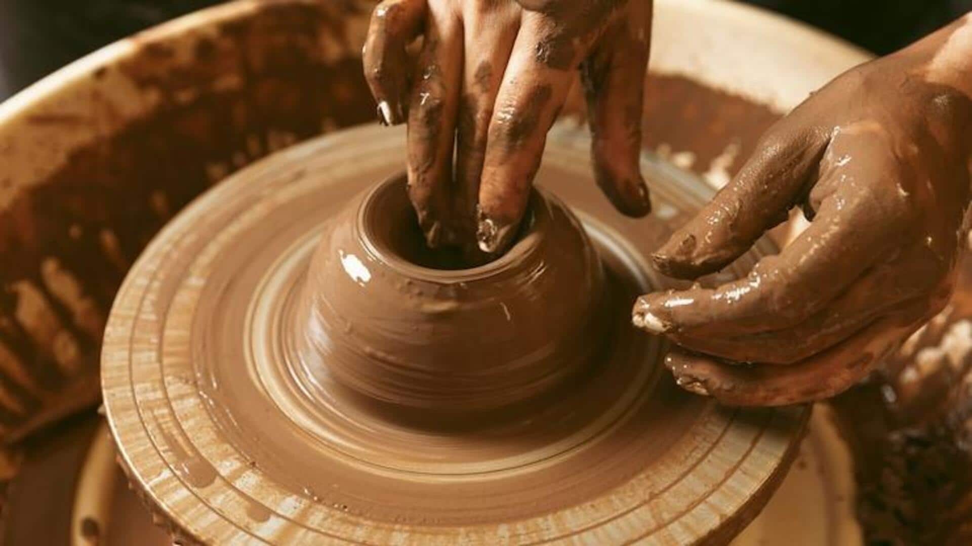 मिट्टी के बर्तन बनाने की कला को अपनाने जा रहे हैं? इन बातों का रखें ध्यान मिट्टी के बर्तन बनाने की कला को अपनाने जा रहे हैं? इन बातों का रखें ध्यान