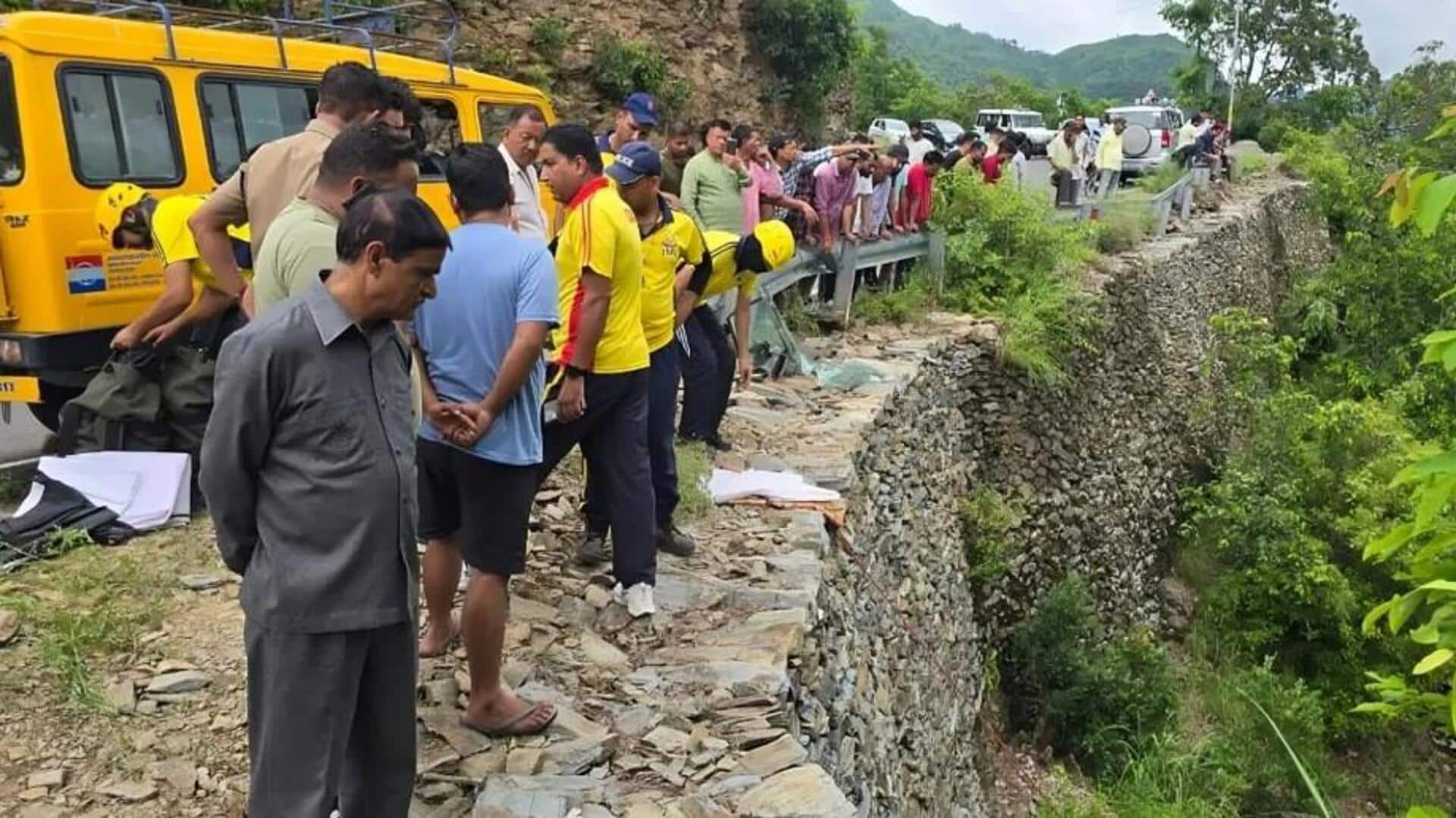 उत्तराखंड के पौड़ी गढ़वाल में बोलेरो खाई में गिरी, एक परिवार के 5 लोगों की मौत