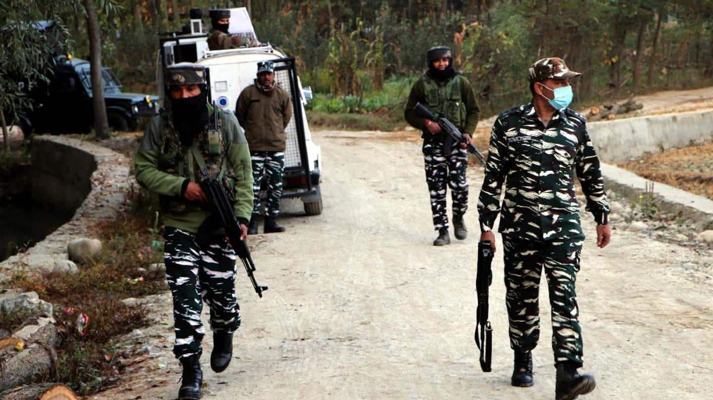 जम्मू-कश्मीर: शोपियां में सुरक्षा बलों ने ढेर किए तीन आतंकी, एक ने किया आत्मसमर्पण