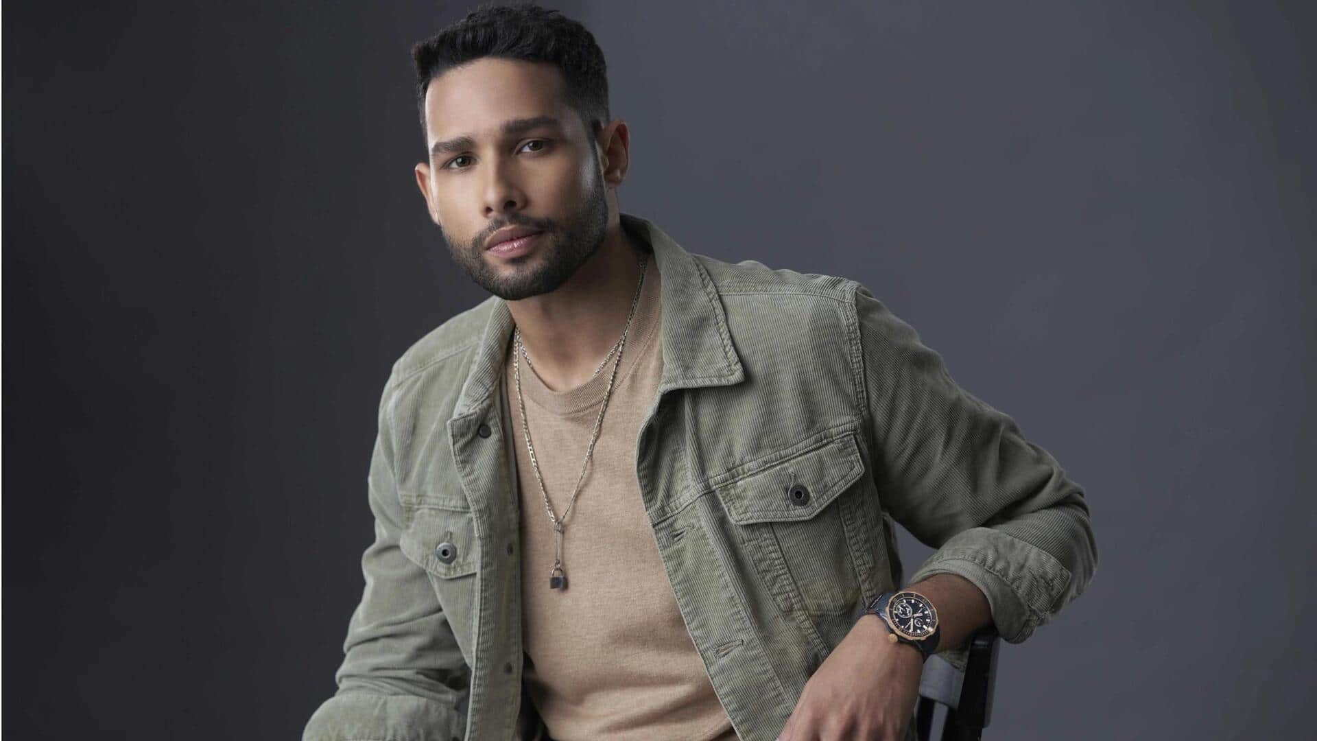 सिद्धांत चतुर्वेदी इस दिग्गज फिल्मकार की बायोपिक के लिए तैयार, सामने आई पहली झलक