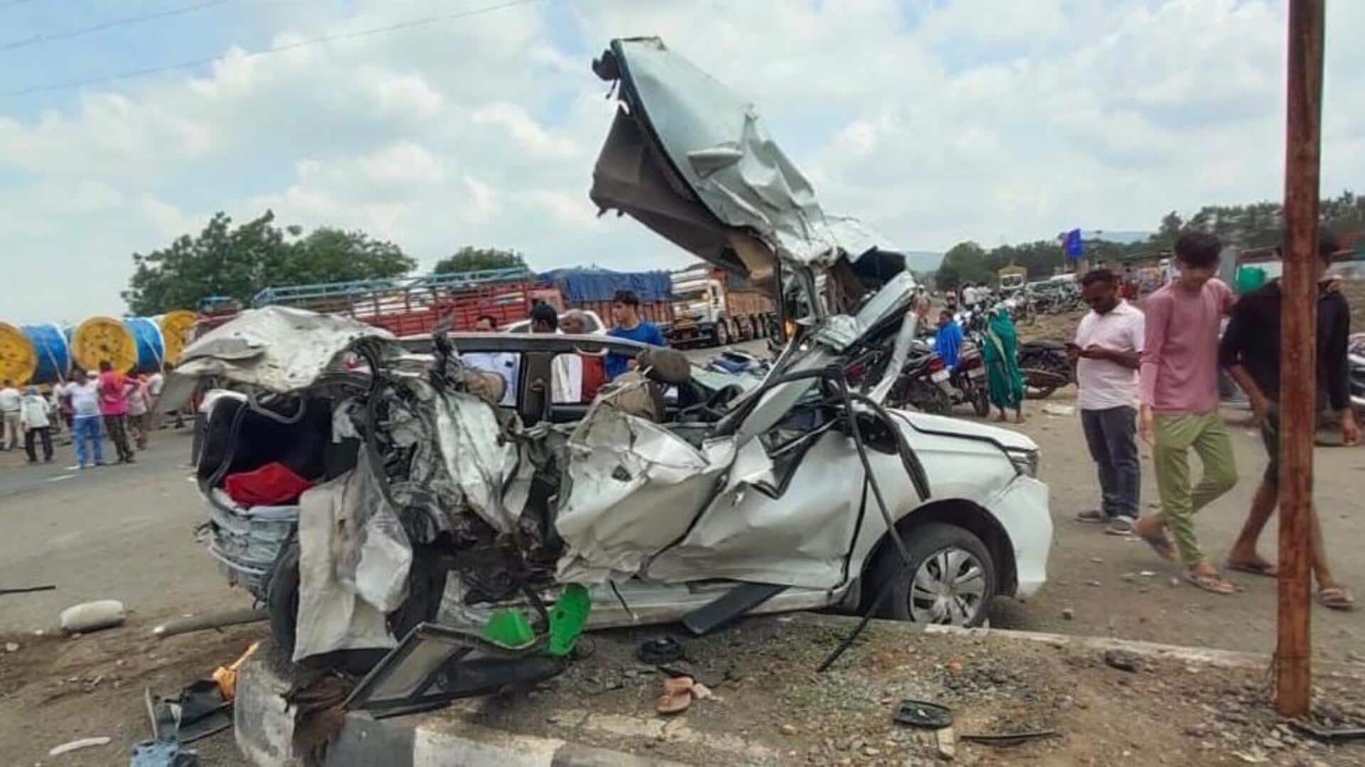महाराष्ट्र: धुले में 2 वाहनों को टक्कर मारते हुए होटल में घुसा ट्रक, 12 की मौत 