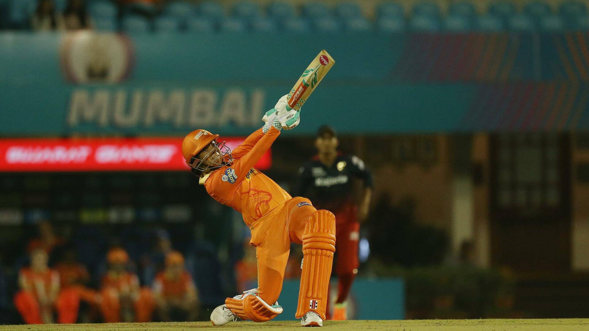 WPL: गुजरात जायंट्स ने रॉयल चैलेंजर्स बैंगलोर को दिया 202 रनों का लक्ष्य, डंकले का अर्धशतक