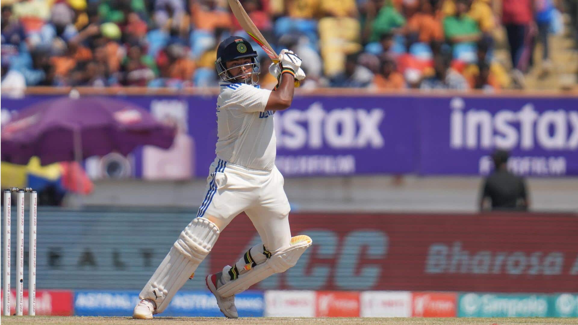 सरफराज खान डेब्यू टेस्ट की दोनों पारियों में 50+ स्कोर जड़ने वाले चौथे भारतीय बल्लेबाज बने