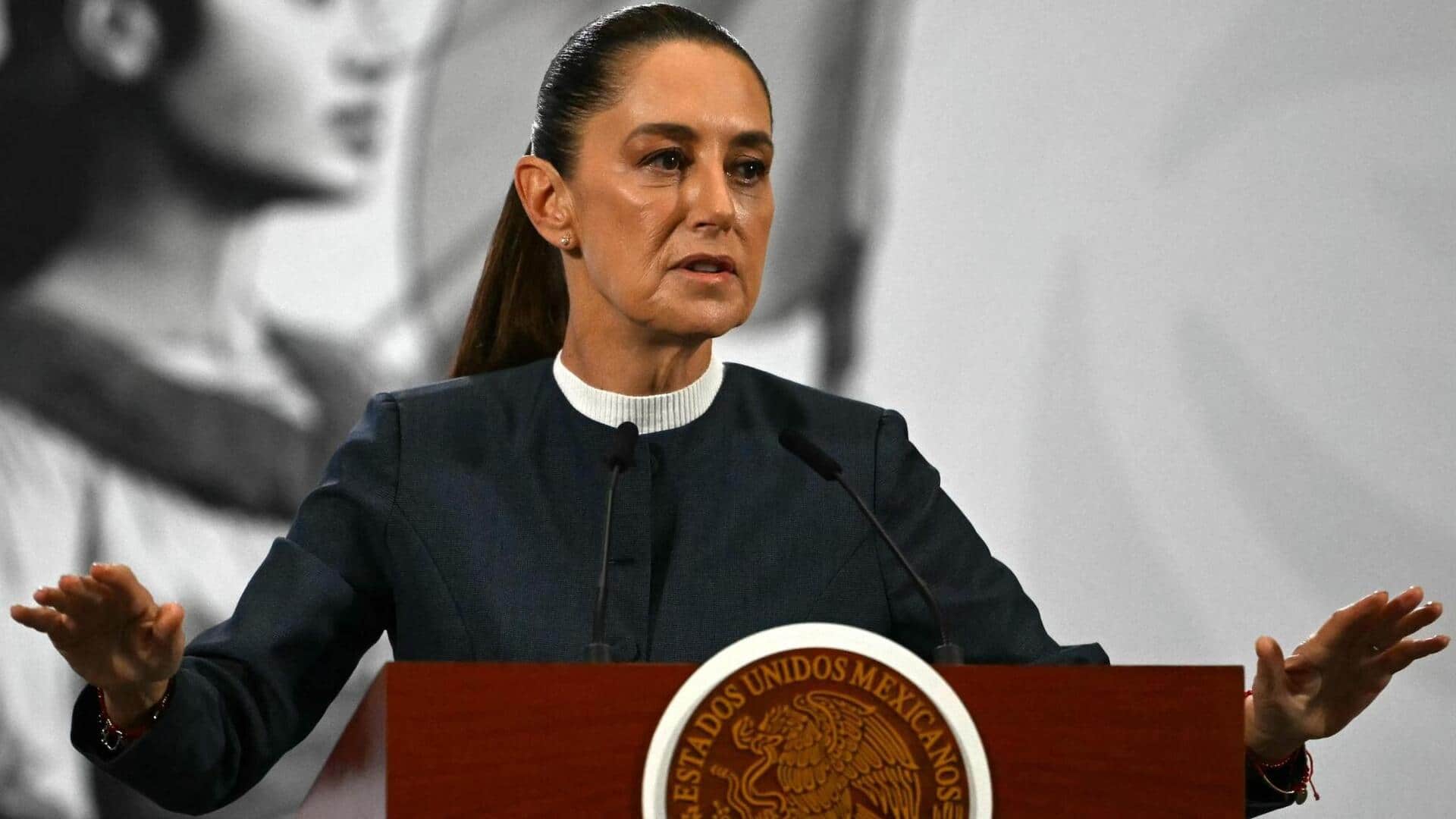 मेक्सिको की राष्ट्रपति क्लाउडिया शिनबाम को गलत तरीके से छूने और चूमने की कोशिश