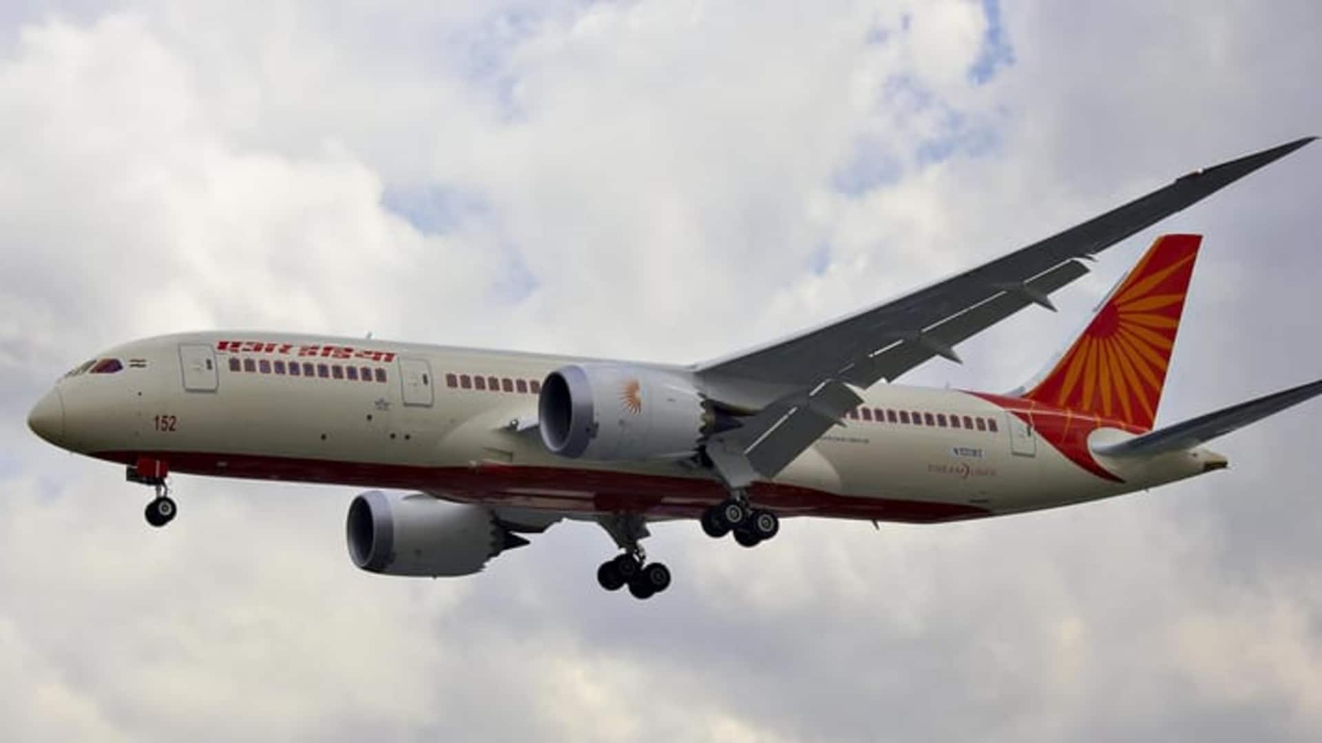 कॉकपिट में महिला का प्रवेश मामला: एयर इंडिया पर 30 लाख का जुर्माना, पायलट निलंबित