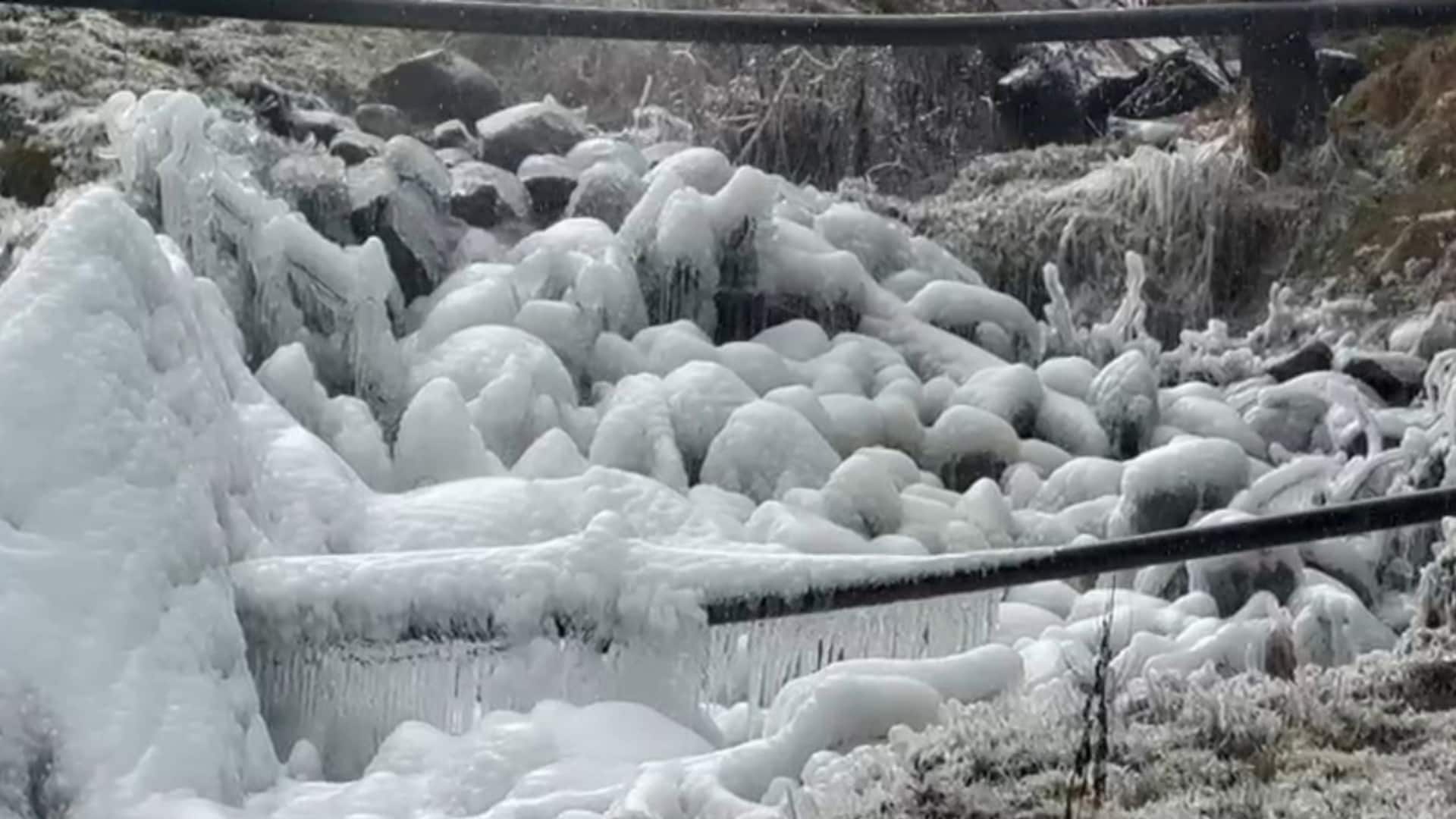 इन राज्यों में गलन वाली ठंड का सितम जारी, पहाड़ी राज्यों में बर्फ बना पानी  