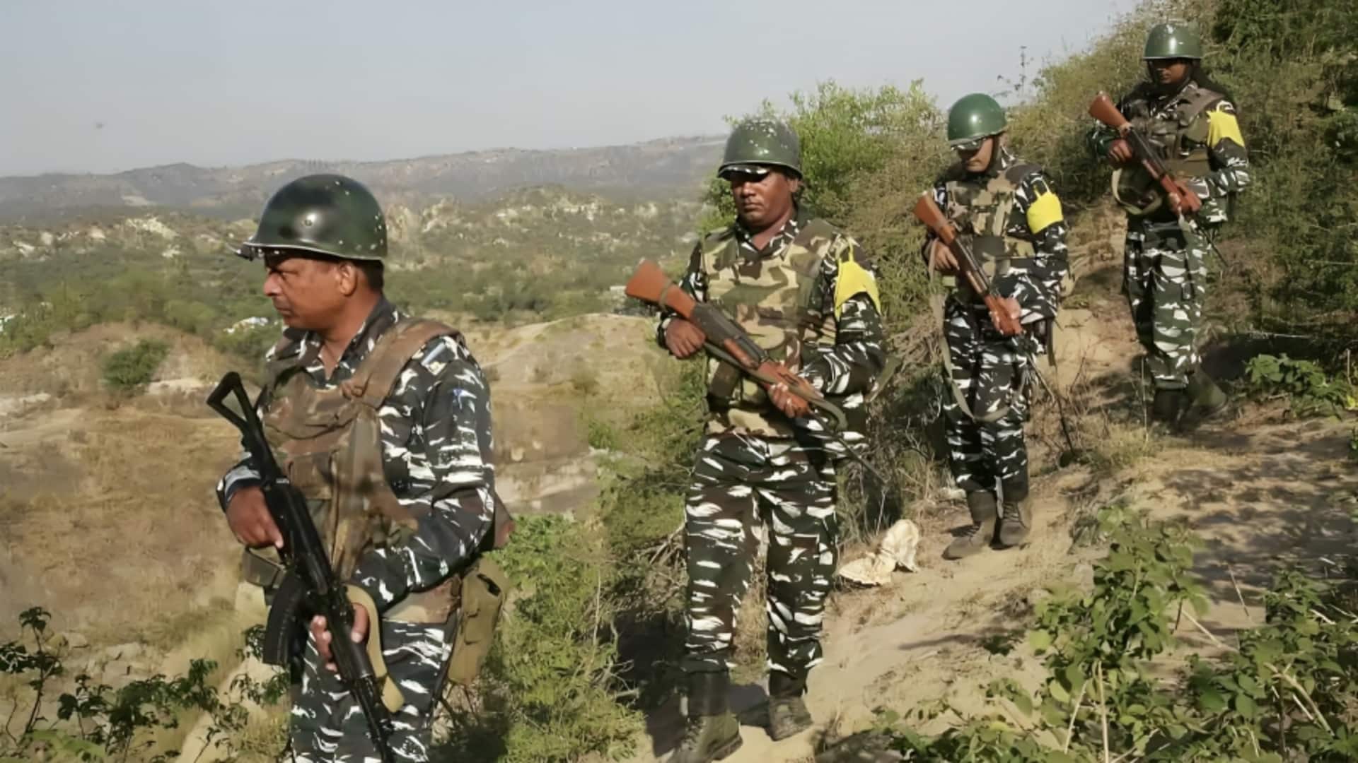 झारखंड के लातेहार में 5 लाख रुपये का इनामी नक्सली ढेर, 10 लाख का इनामी गिरफ्तार
