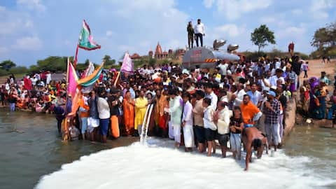 नर्मदा नदी में धार्मिक कार्य के दौरान 11,000 लीटर दूध बहाया, सोशल मीडिया पर दिखा गुस्सा