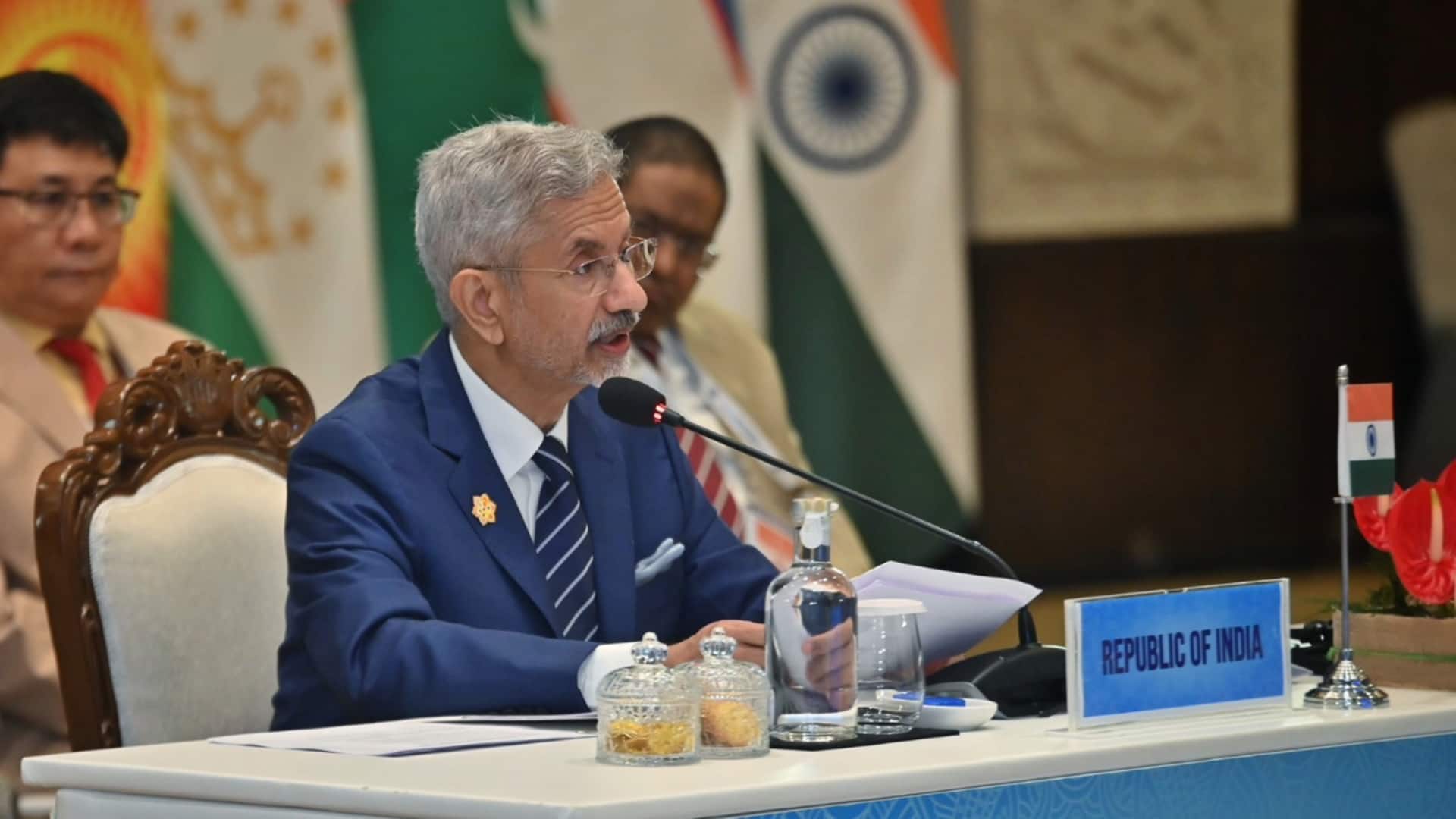 विदेश मंत्री यूरोप दौरे पर रवाना: फ्रांस समेत इन देशों में जाएंगे, जानें कार्यक्रम और एजेंडा विदेश मंत्री यूरोप दौरे पर रवाना: फ्रांस समेत इन देशों में जाएंगे, जानें कार्यक्रम और एजेंडा