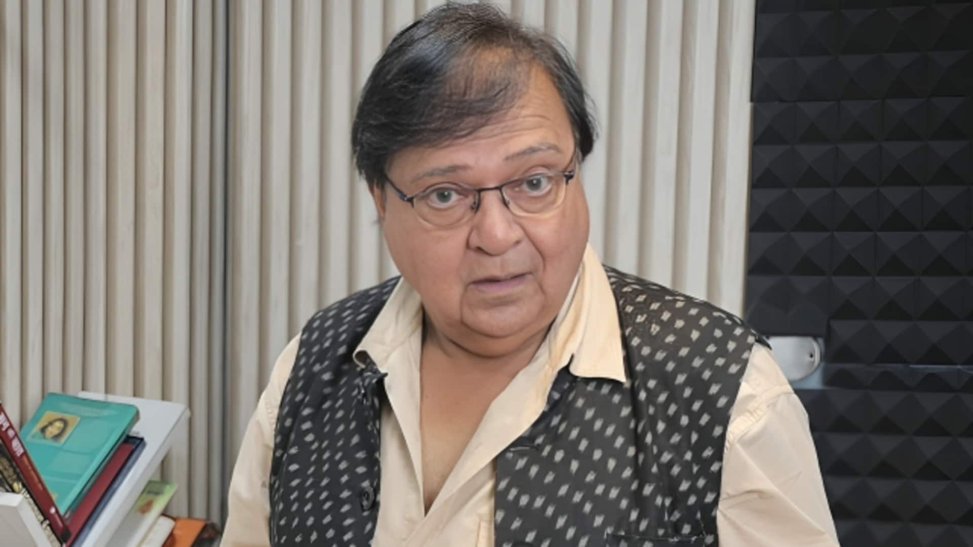 सारा अर्जुन विवाद पर राकेश बेदी बोले- मैं ऐसे क्यों चूमूंगा, पागल हो जाते हैं लोग