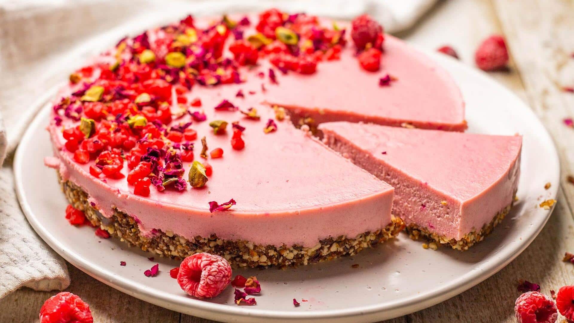 खास मौकों पर मेहमानों को परोसें गुलाब की पंखुड़ियों से बने ये 5 मीठे व्यंजन