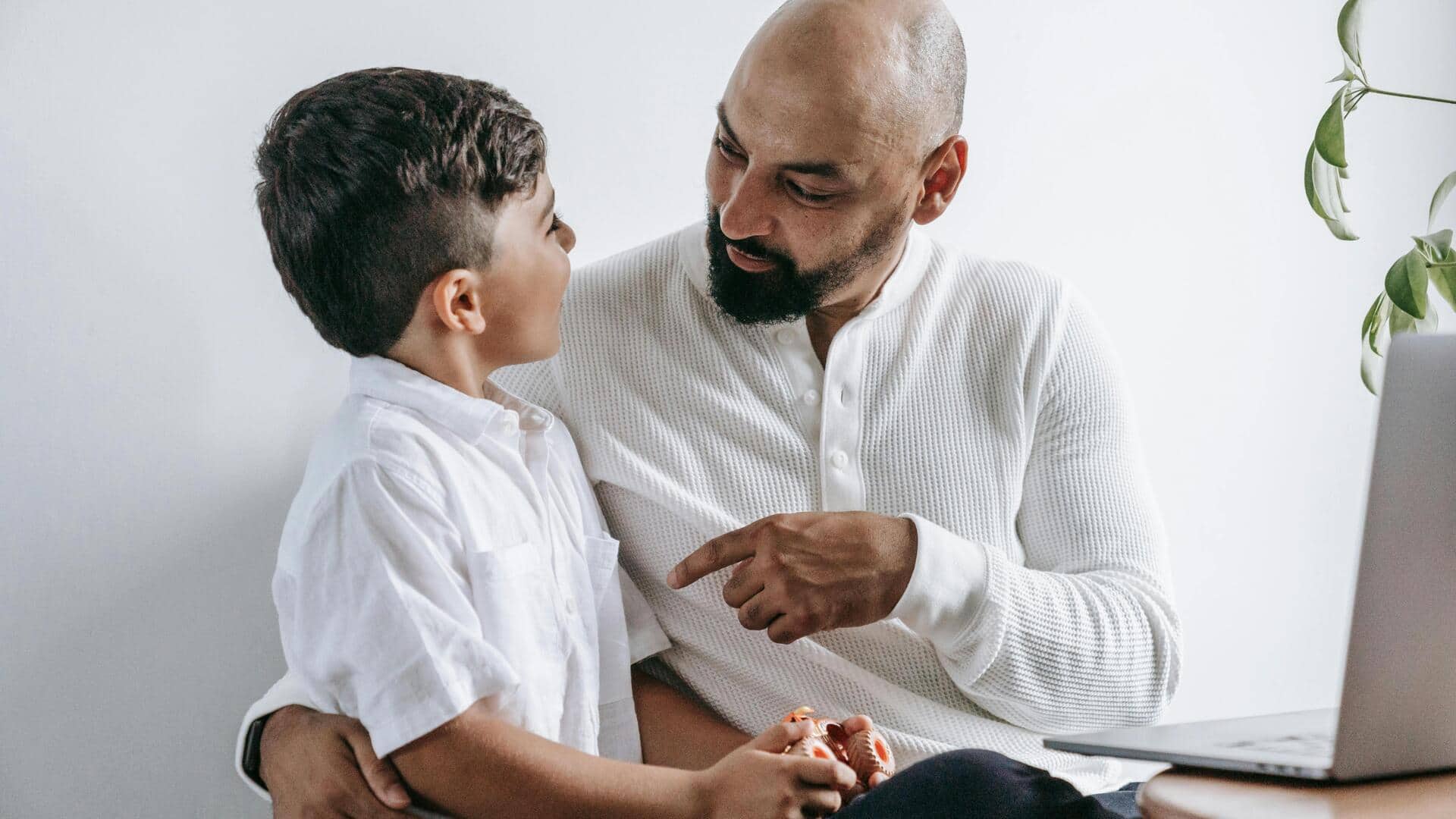 पेरेंटिंग की कुछ आम खराब आदतें, जिन्हें हर माता-पिता को तुरंत छोड़ना चाहिए