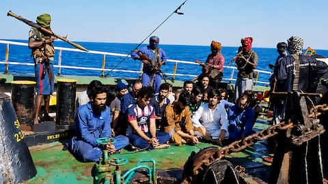 सोमाली समुद्री लुटेरों के पास बंधक पाकिस्तानी नाविक सिर्फ चावल पर जिंदा, 2 महीने से कैद